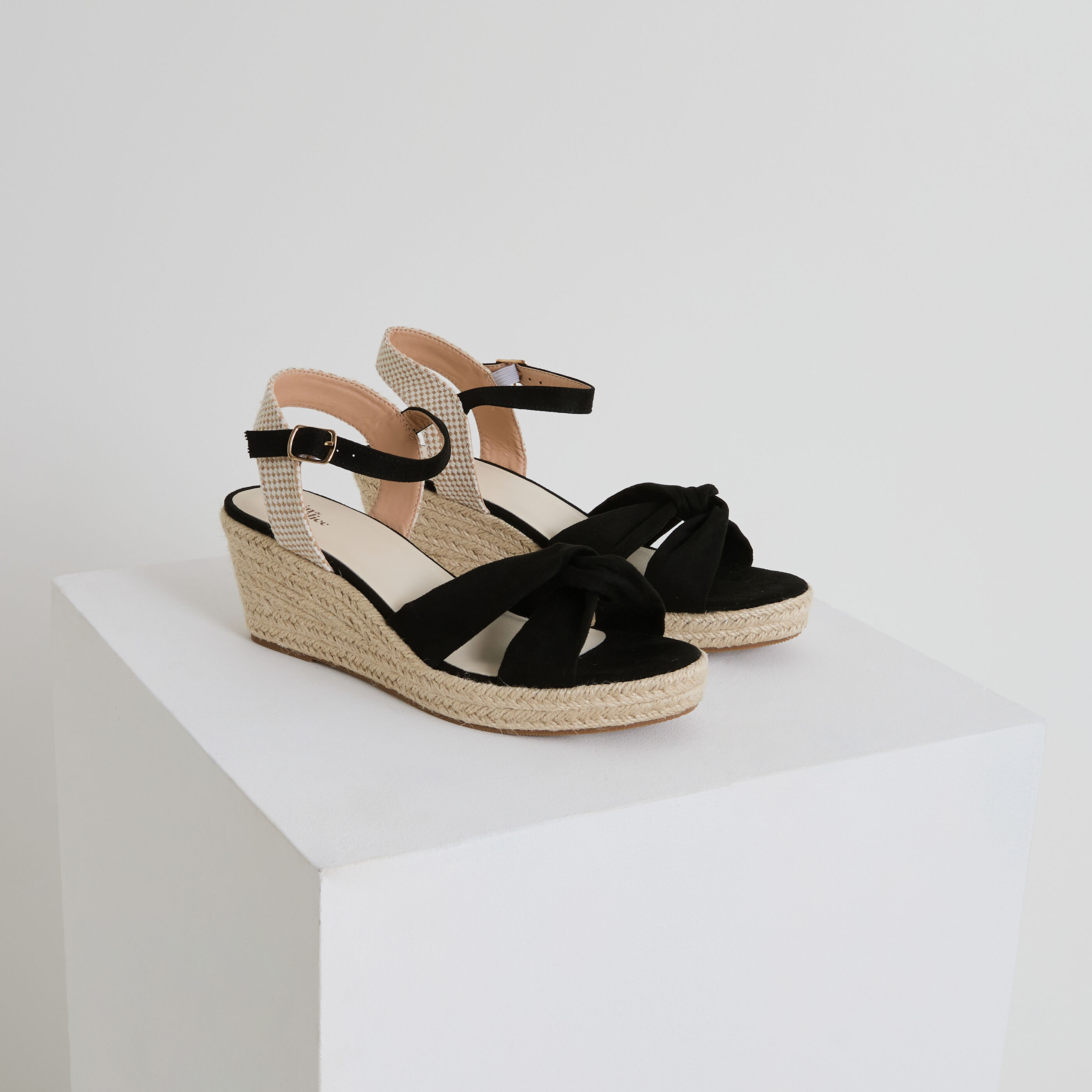 Sandales compens&eacute;es femme