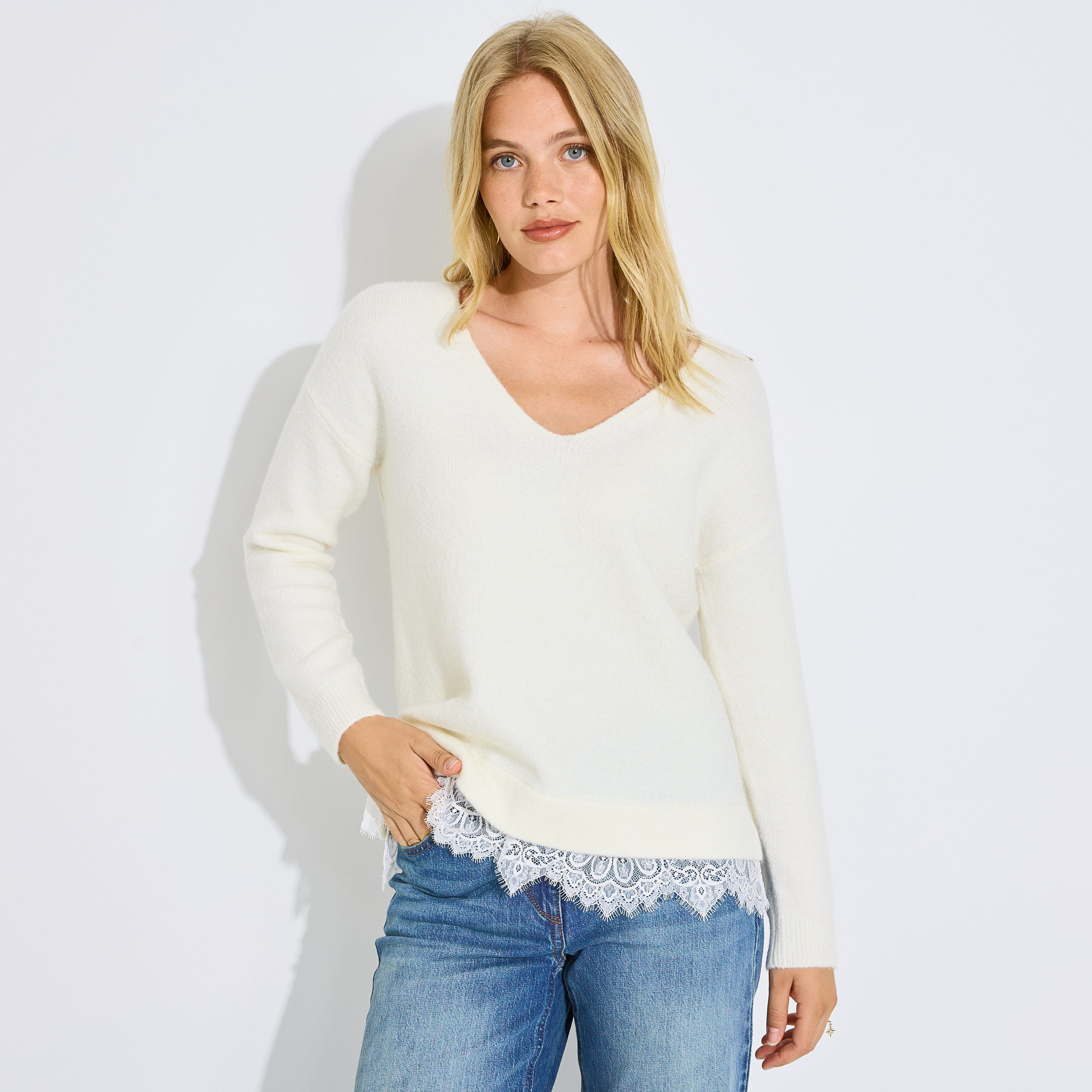  Pull finition guipure &agrave; la base femme