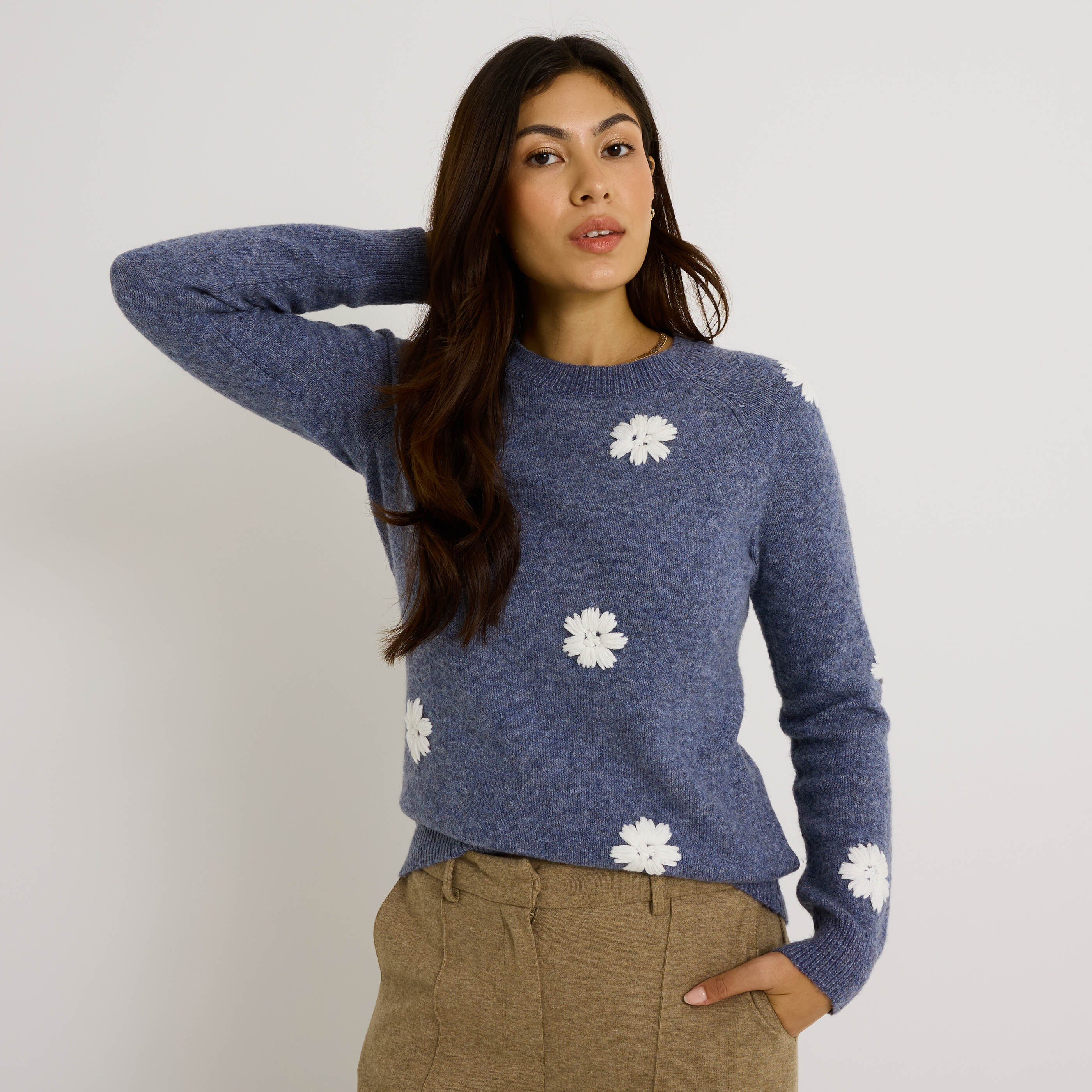Pull fleurs brod&eacute;es col rond femme