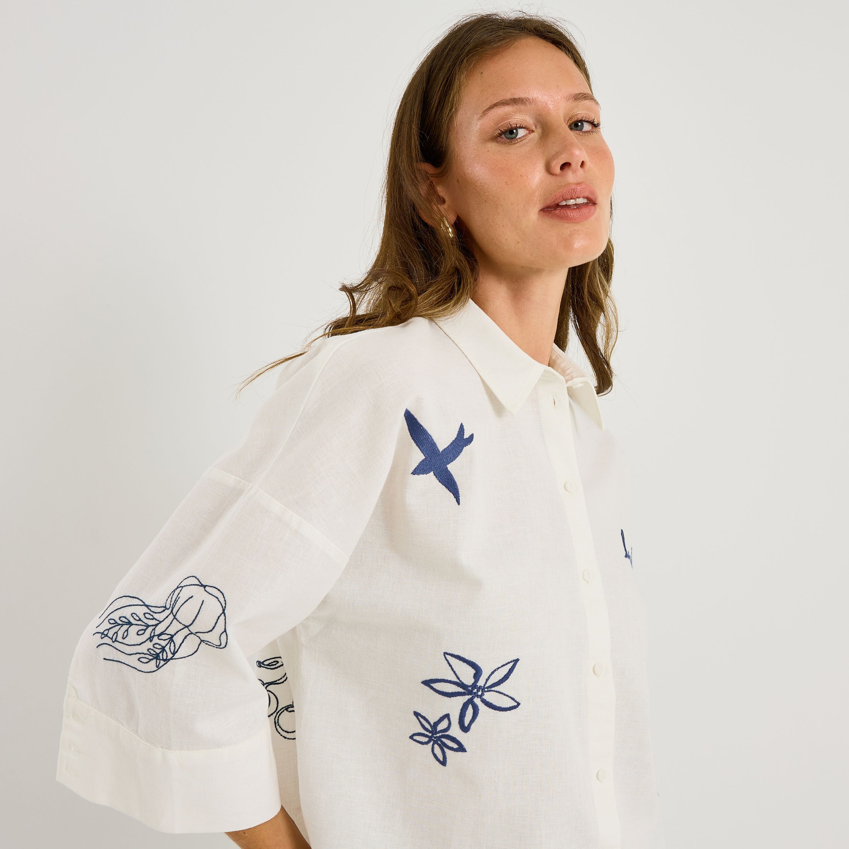 Chemise oversize brod&eacute;e femme