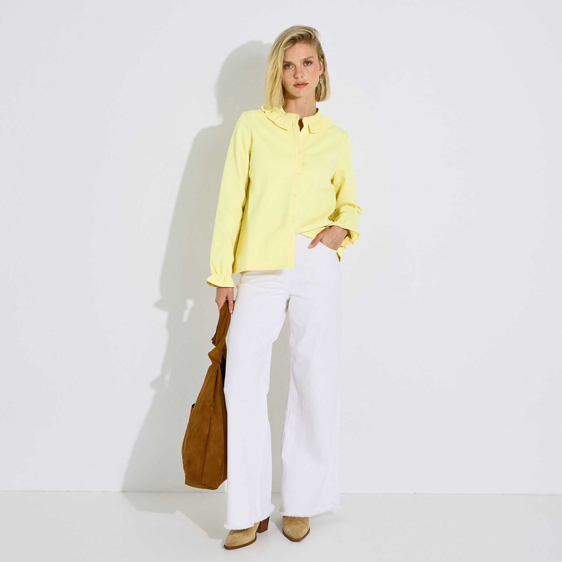 Chemise unie col froufrou femme