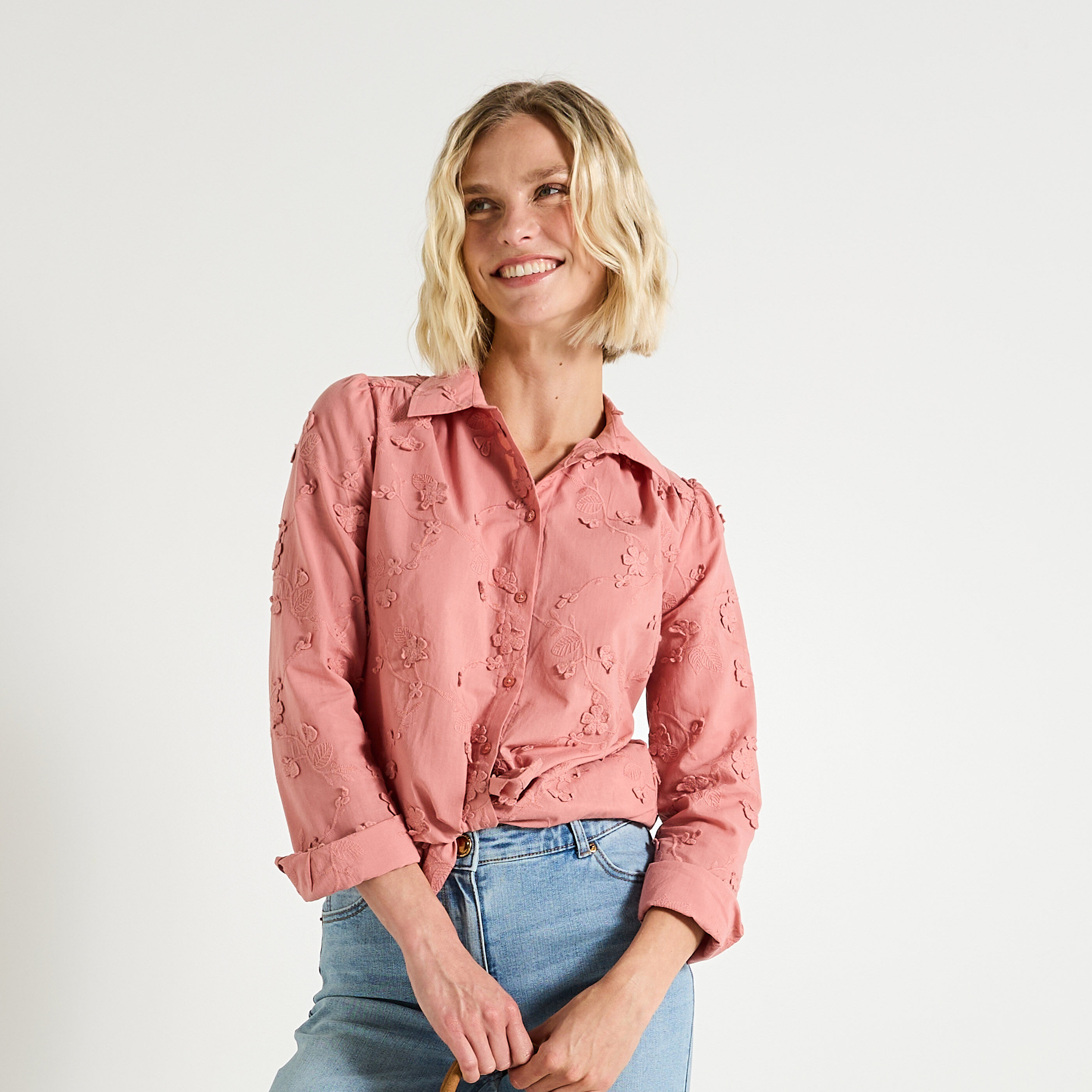 Chemise broderies florales femme