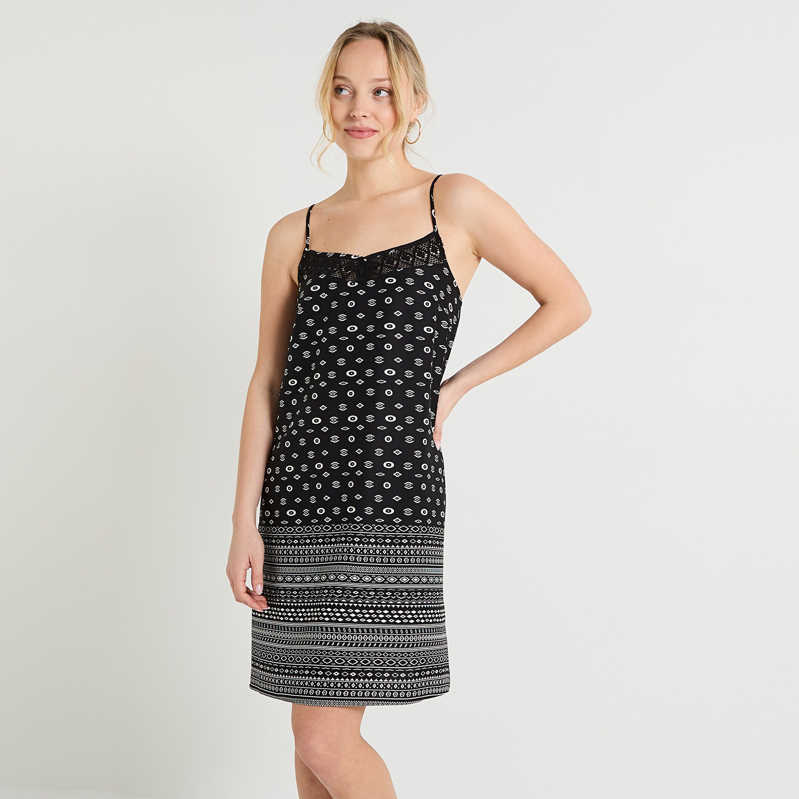 Robe courte imprim&eacute;e &agrave; bretelles