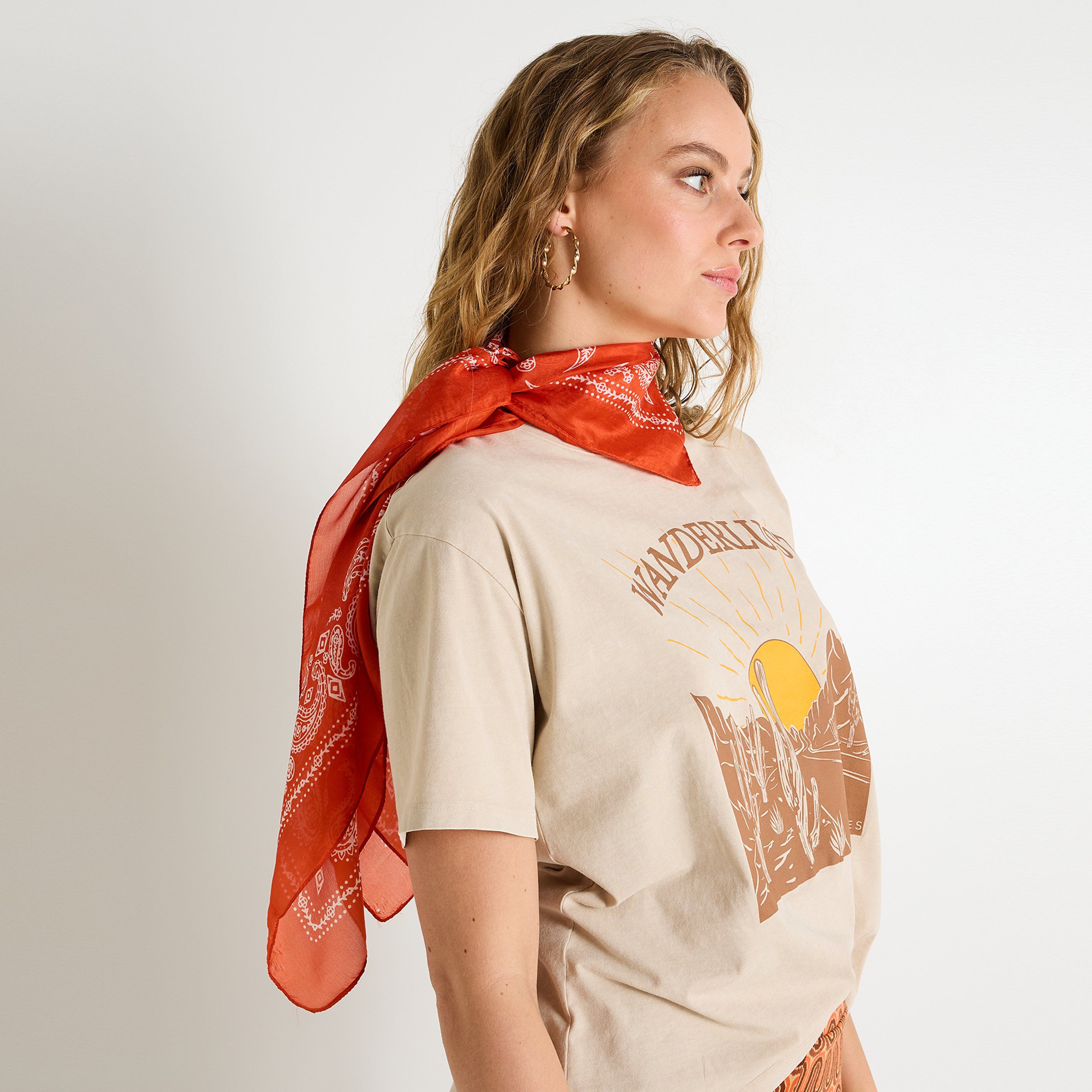 Foulard carr&eacute; en soie femme