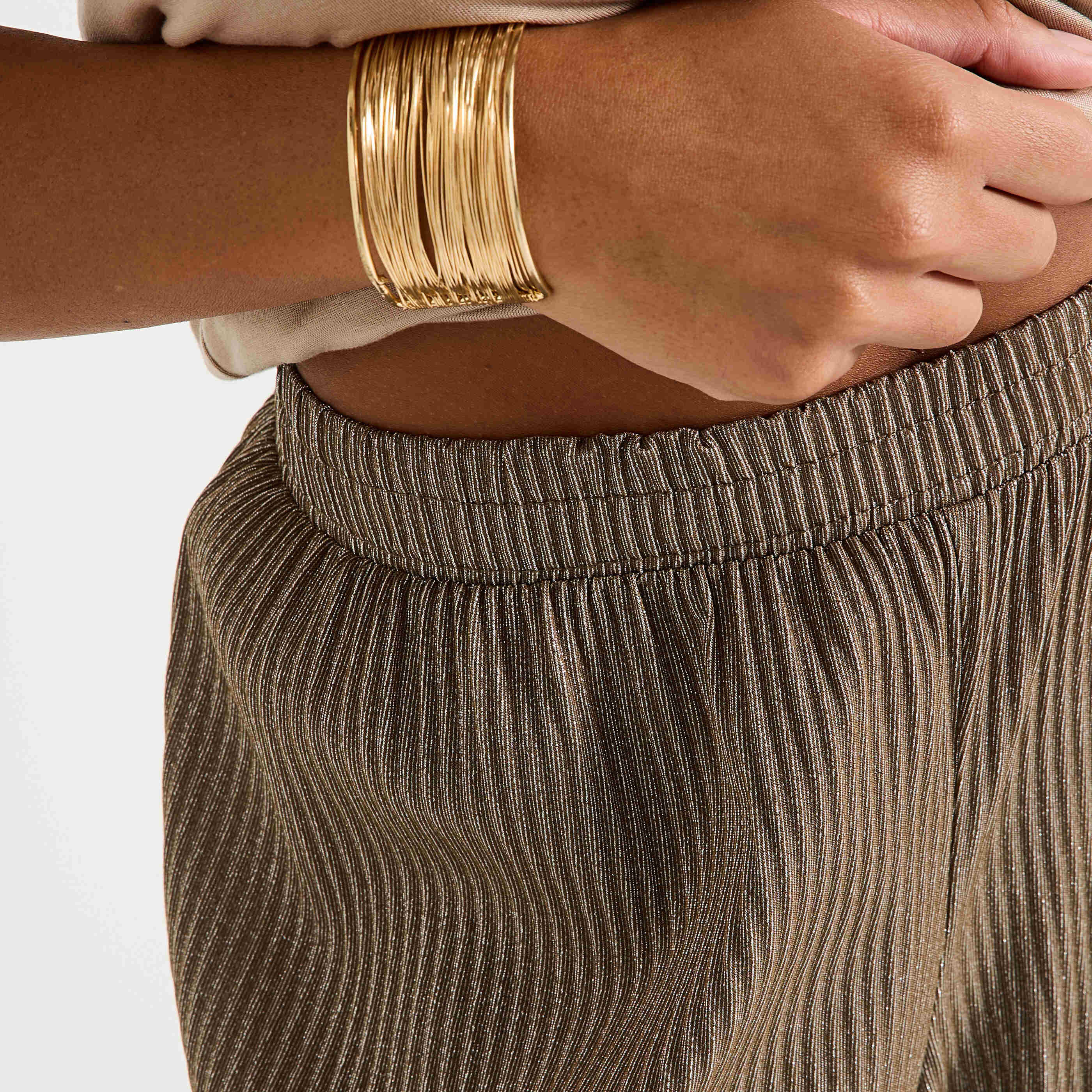 Pantalon pliss&eacute; effet brillant femme