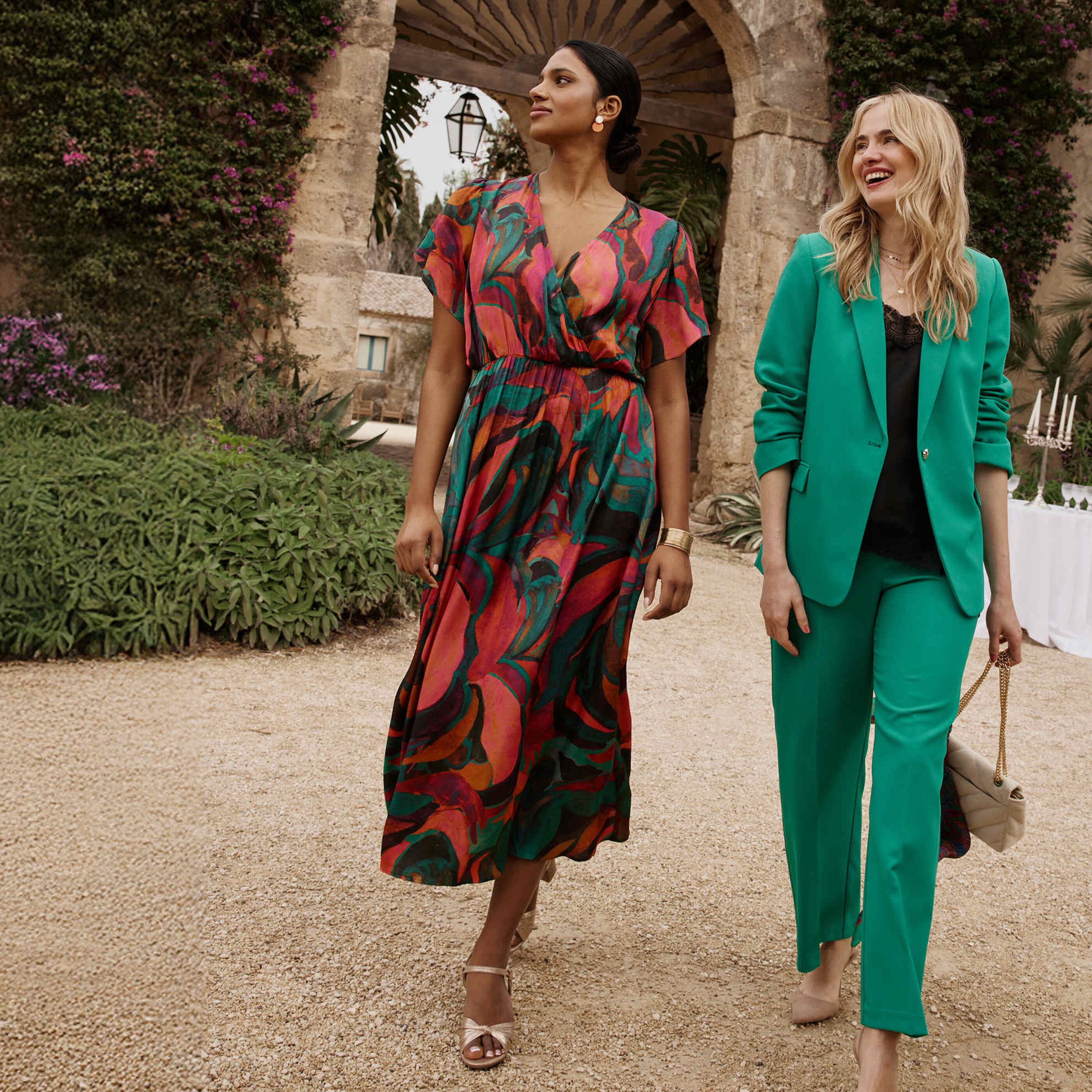 Robe longue habill&eacute;e imprim&eacute; abstrait