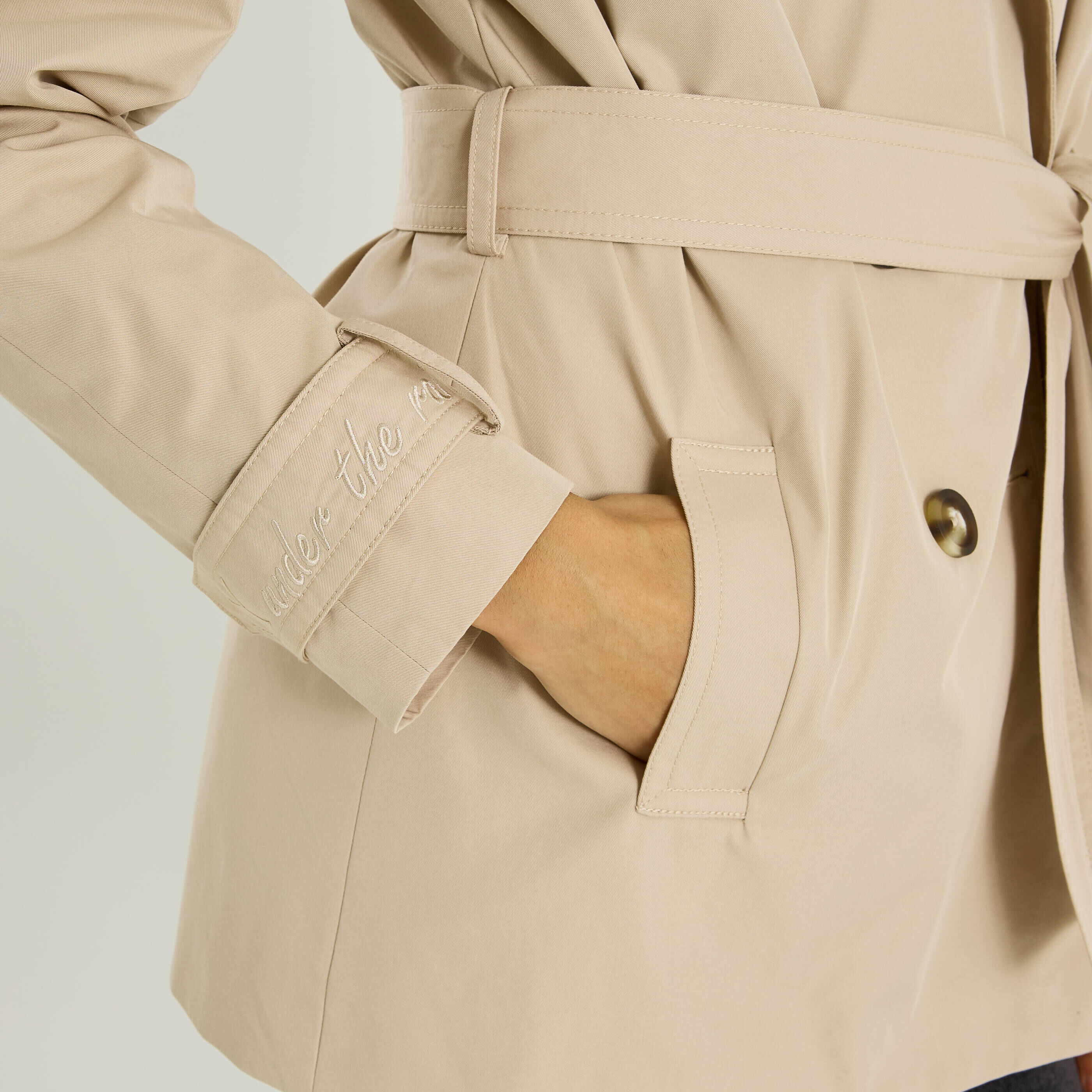 Trench mi-long &agrave; capuche amovible femme