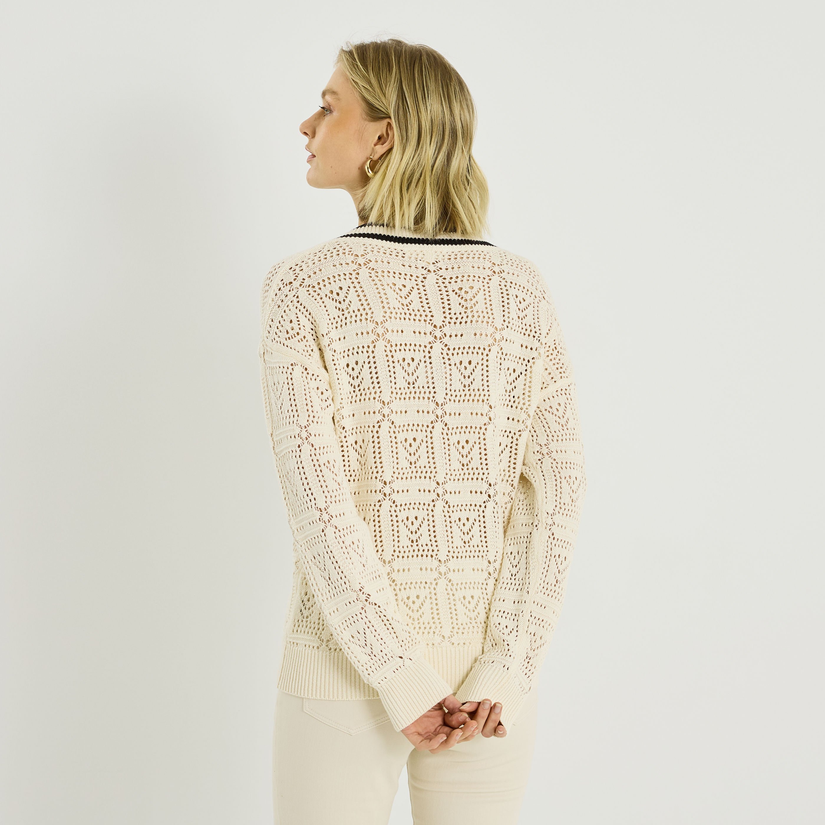 Pull en crochet &agrave; col V femme