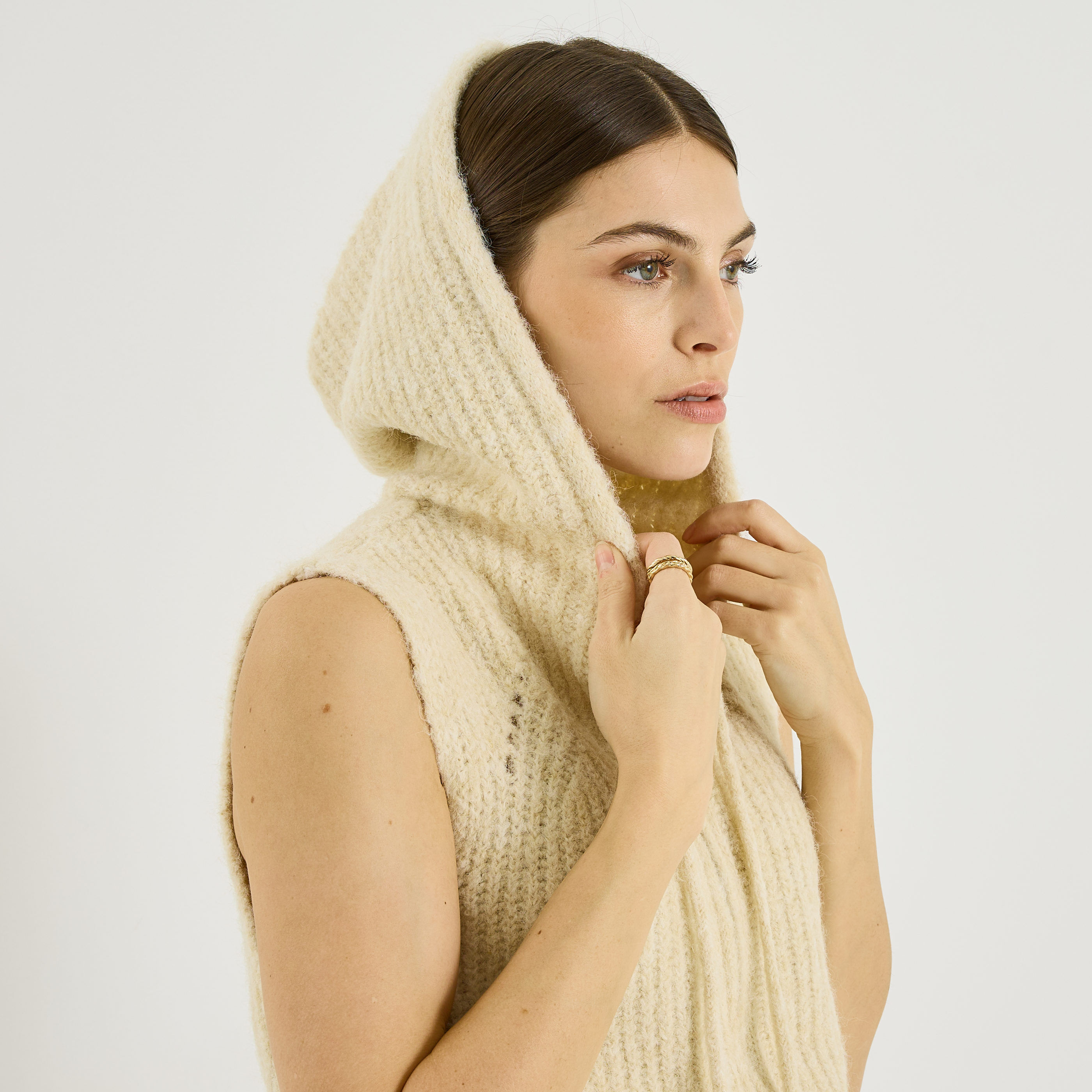 Gilet sans manches &agrave; capuche femme