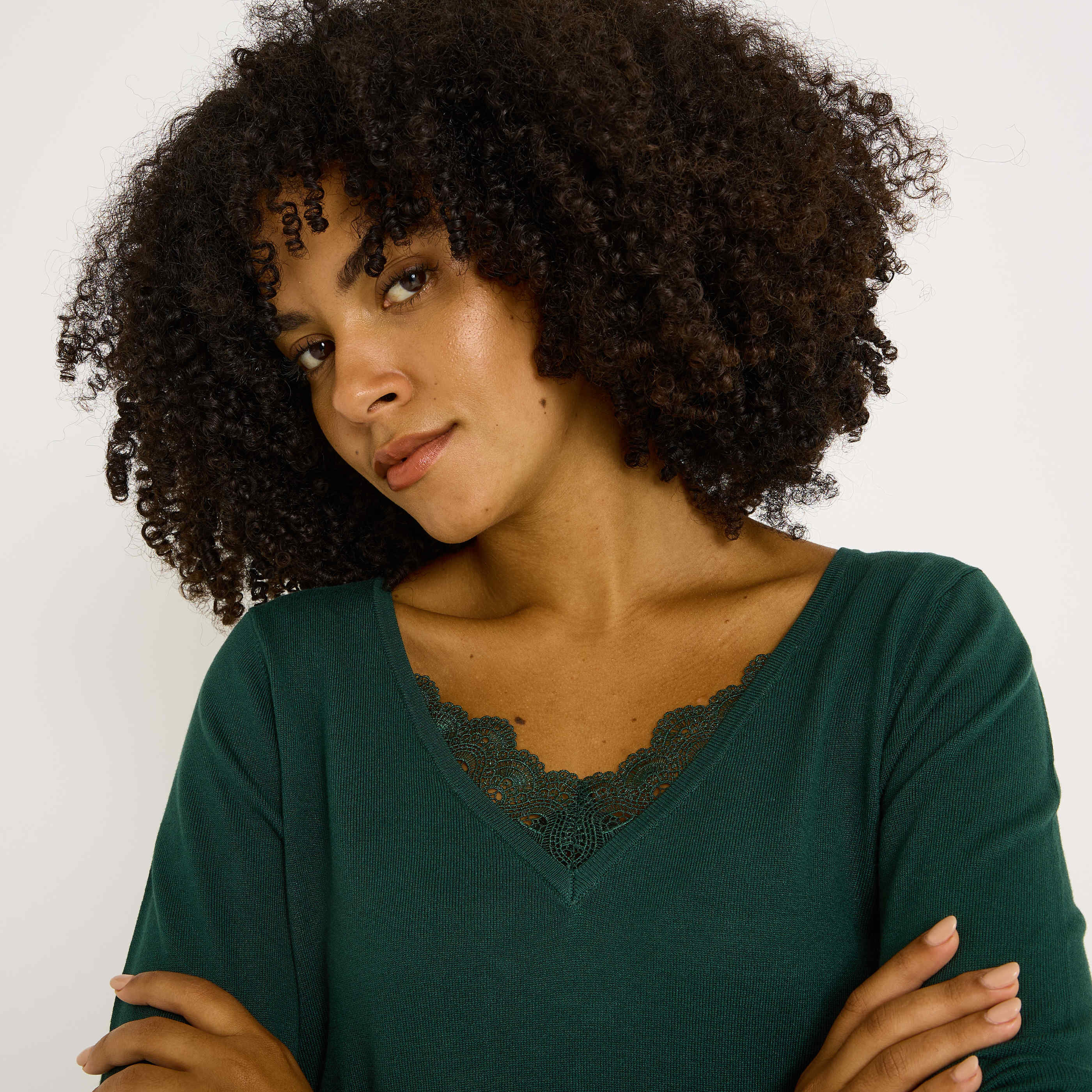 Pull col V ajour&eacute; femme