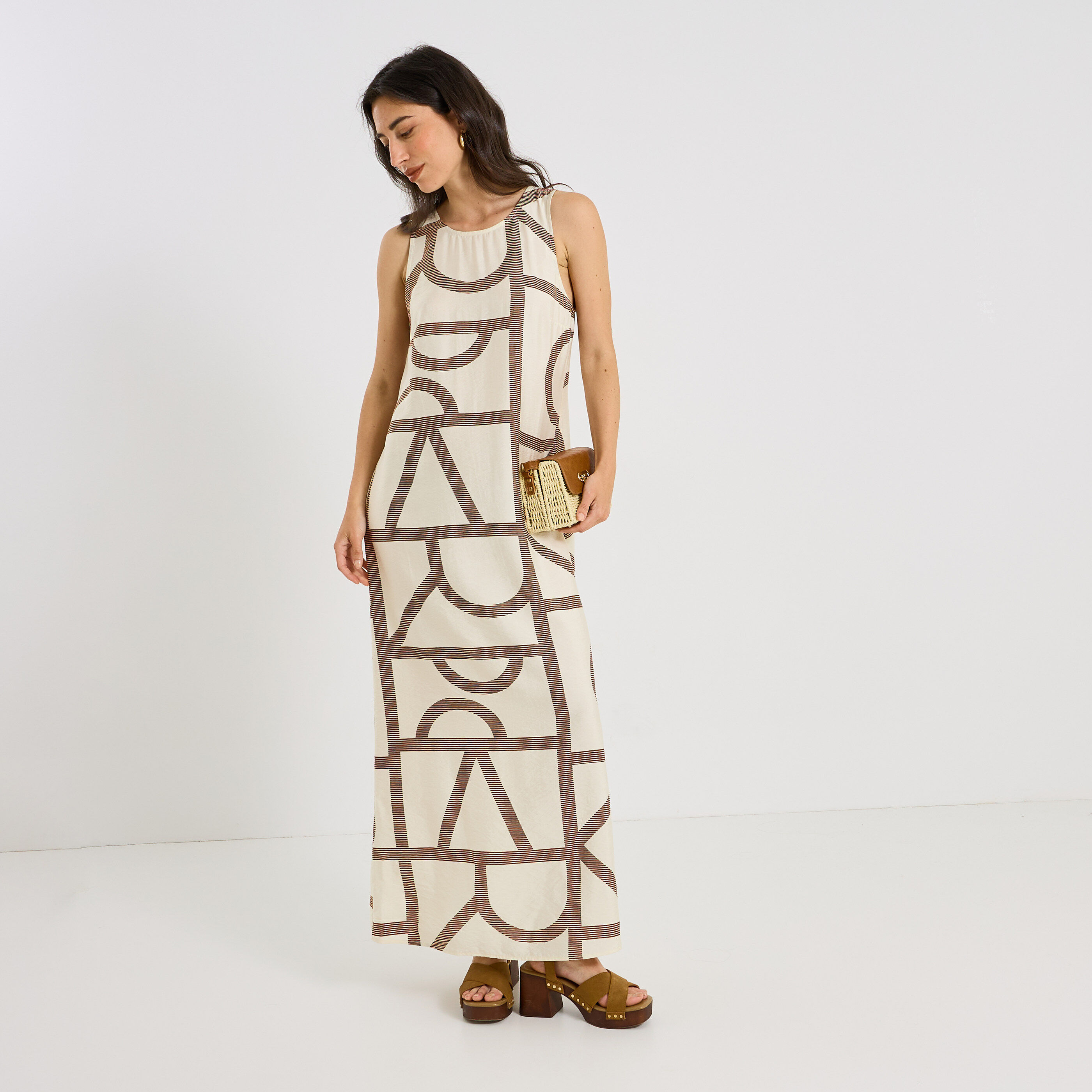 Robe longue fluide sans manches habill&eacute;e