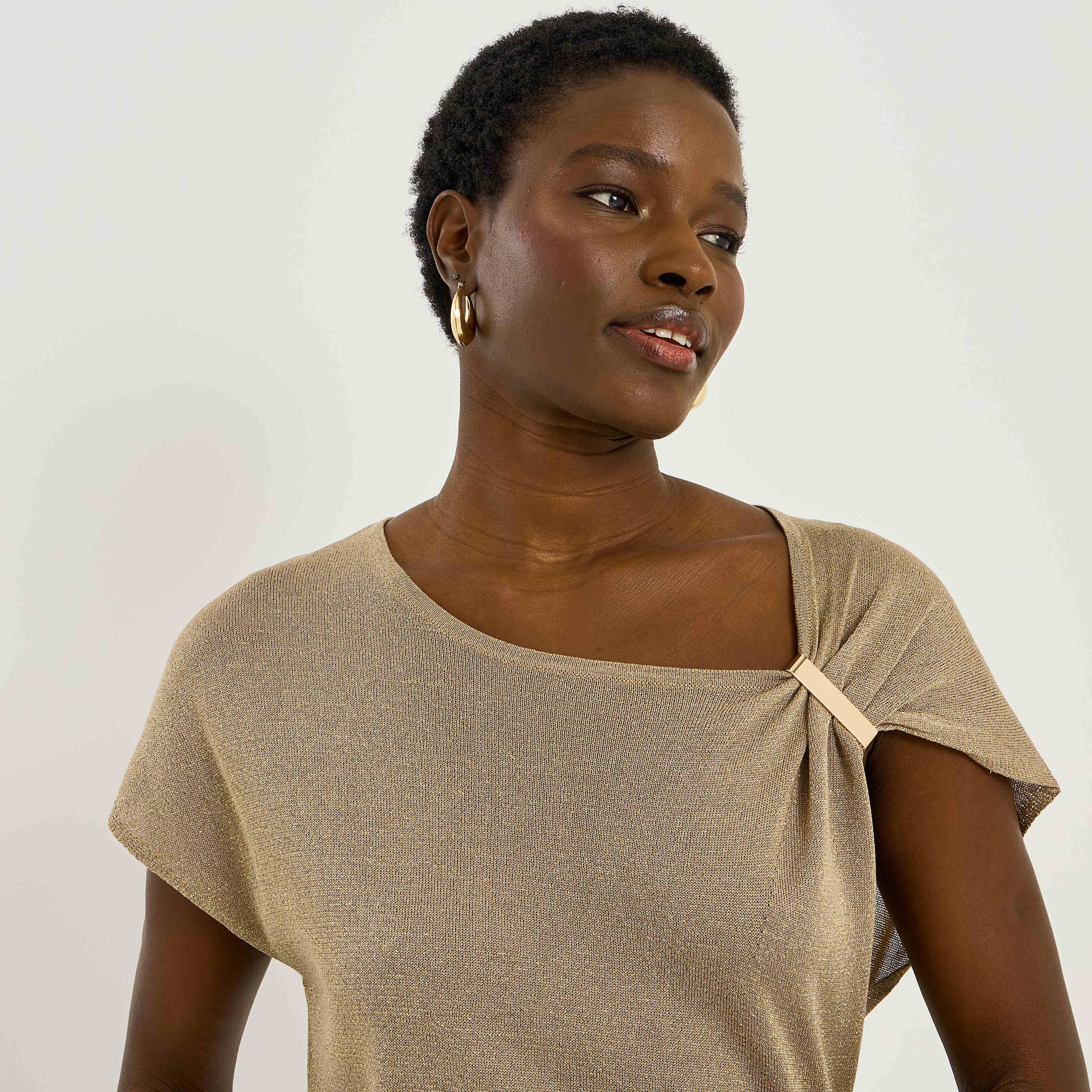 Pull brillant d&eacute;tail bijou femme
