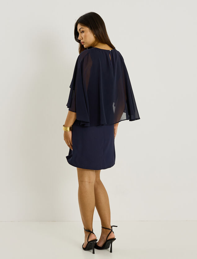 Robe courte habill&eacute;e cape voile