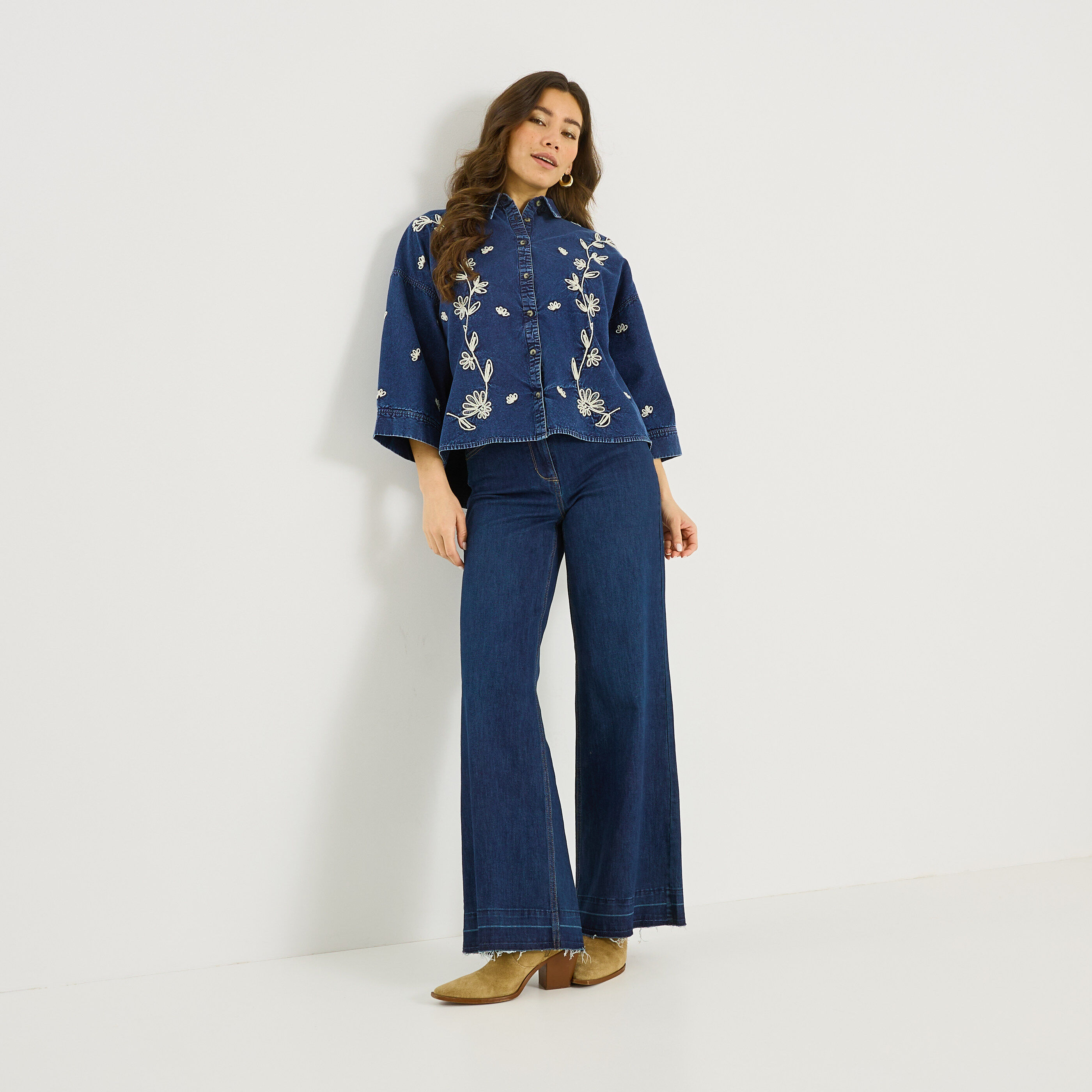 Chemise denim broderies florales femme