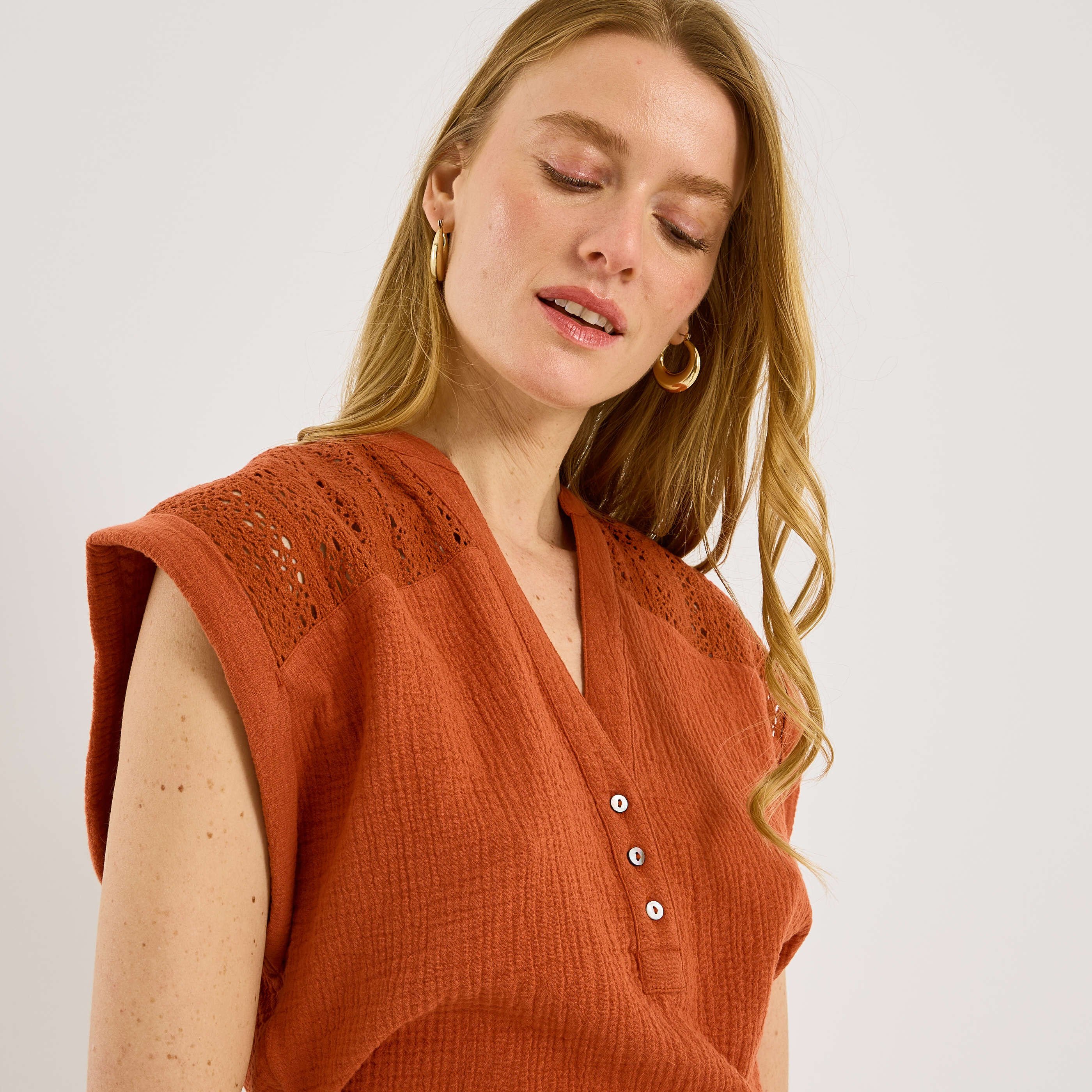 Blouse en gaze de coton &agrave; col V femme