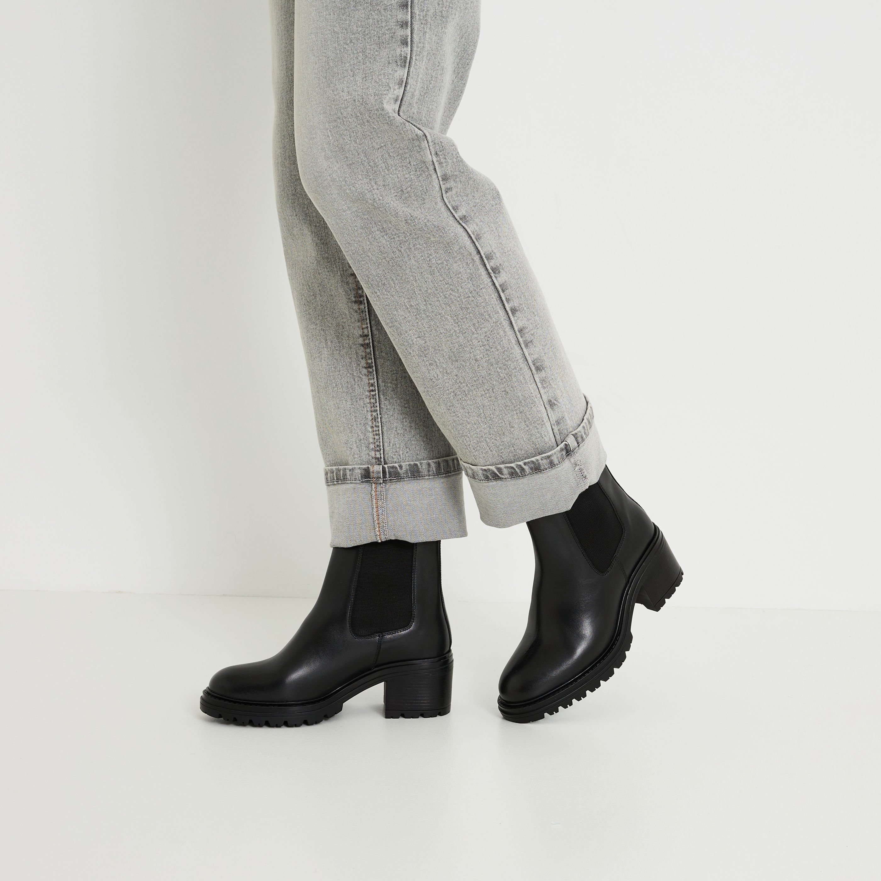 Bottines dessus cuir de vache femme