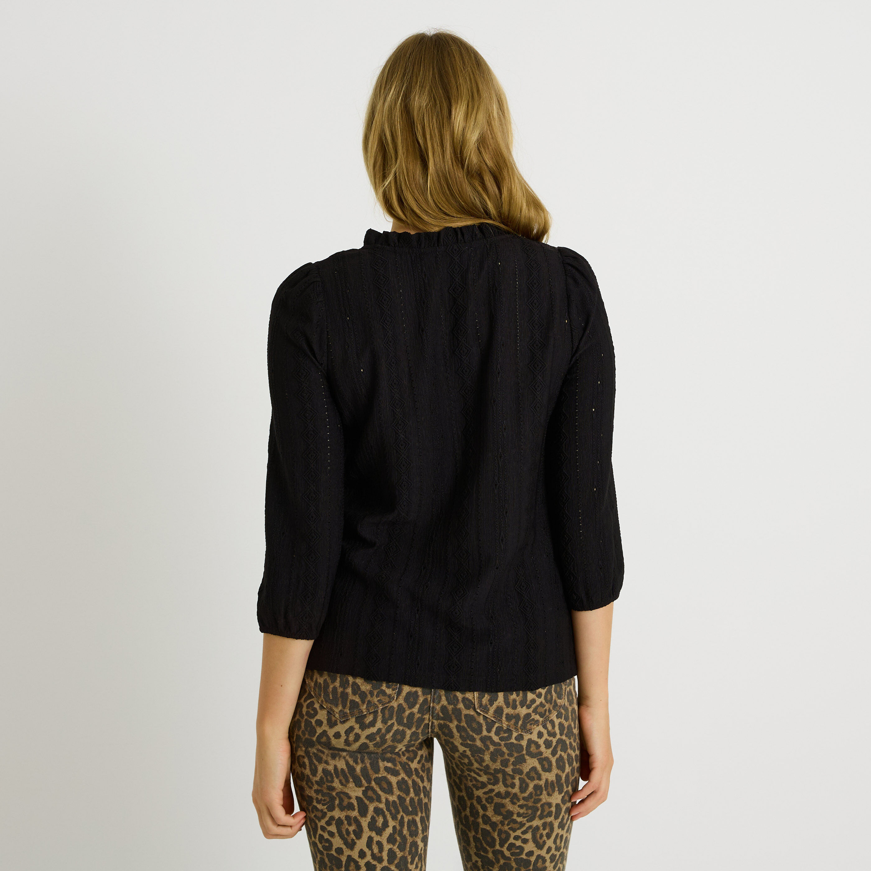 Blouse en maille ajour&eacute;e femme