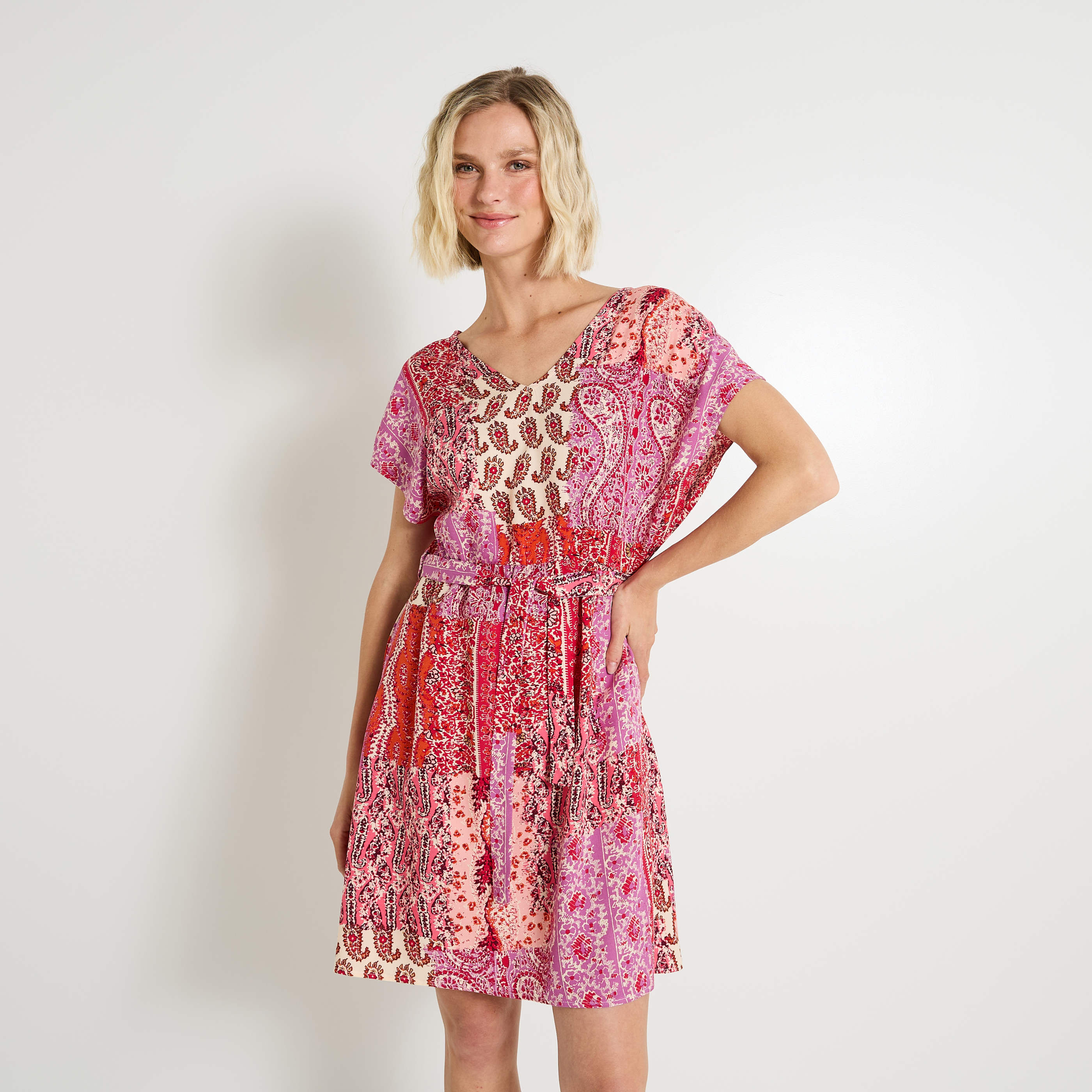 Robe courte &eacute;t&eacute; imprim&eacute;e col V