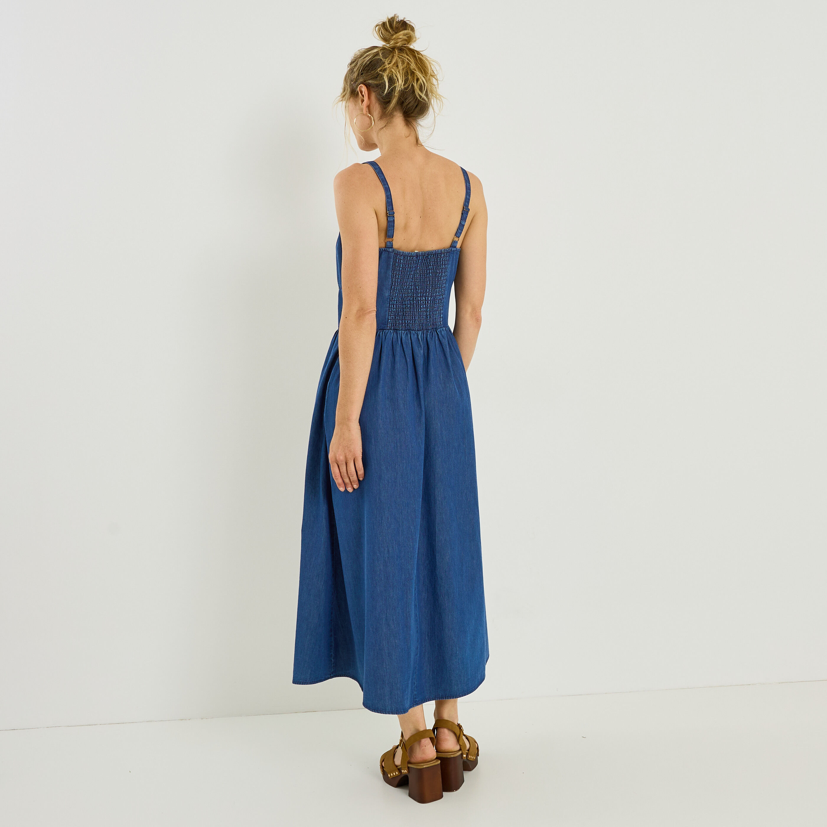 Robe longue en jean &agrave; bretelles fines