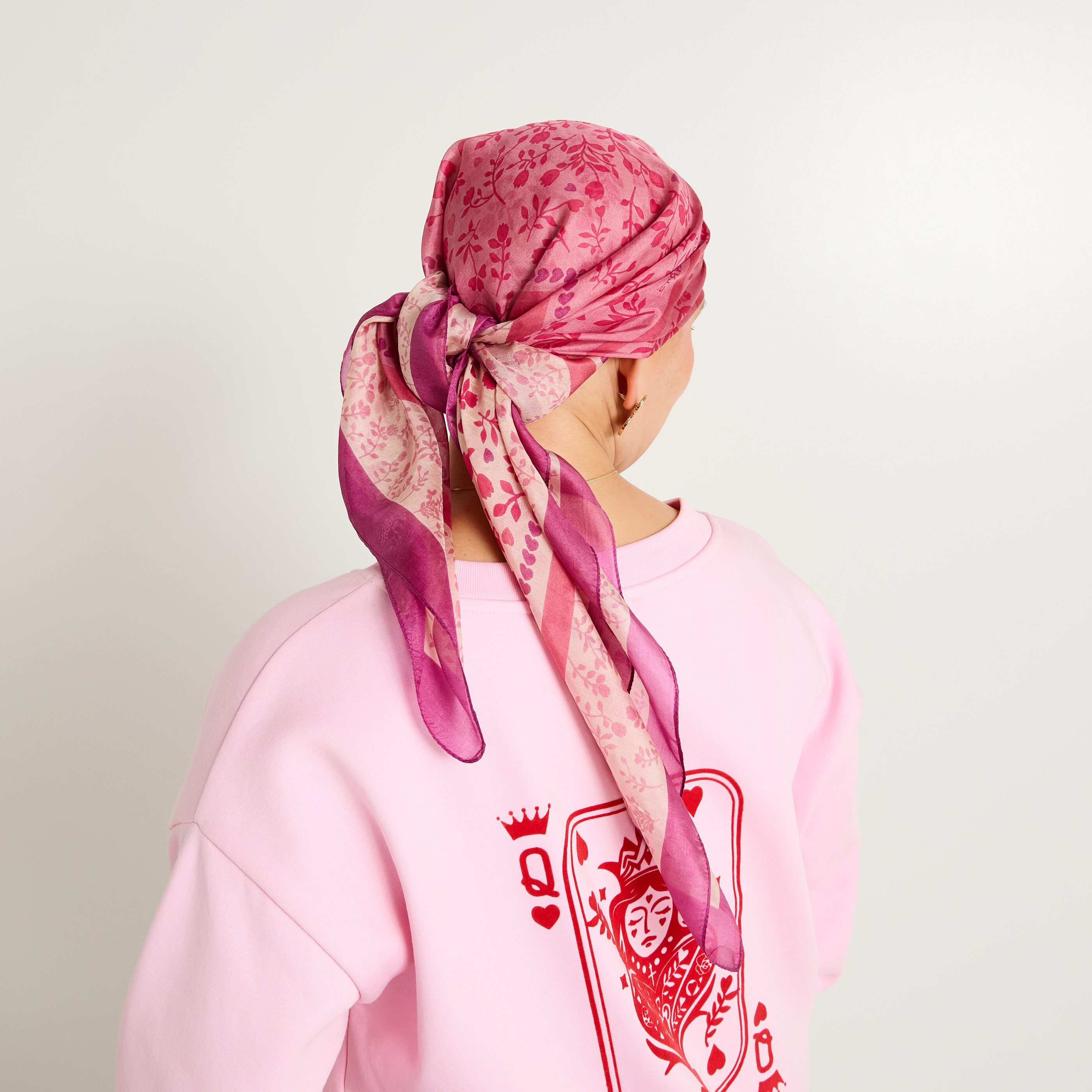 Carr&eacute; de soie imprim&eacute; fleuri femme