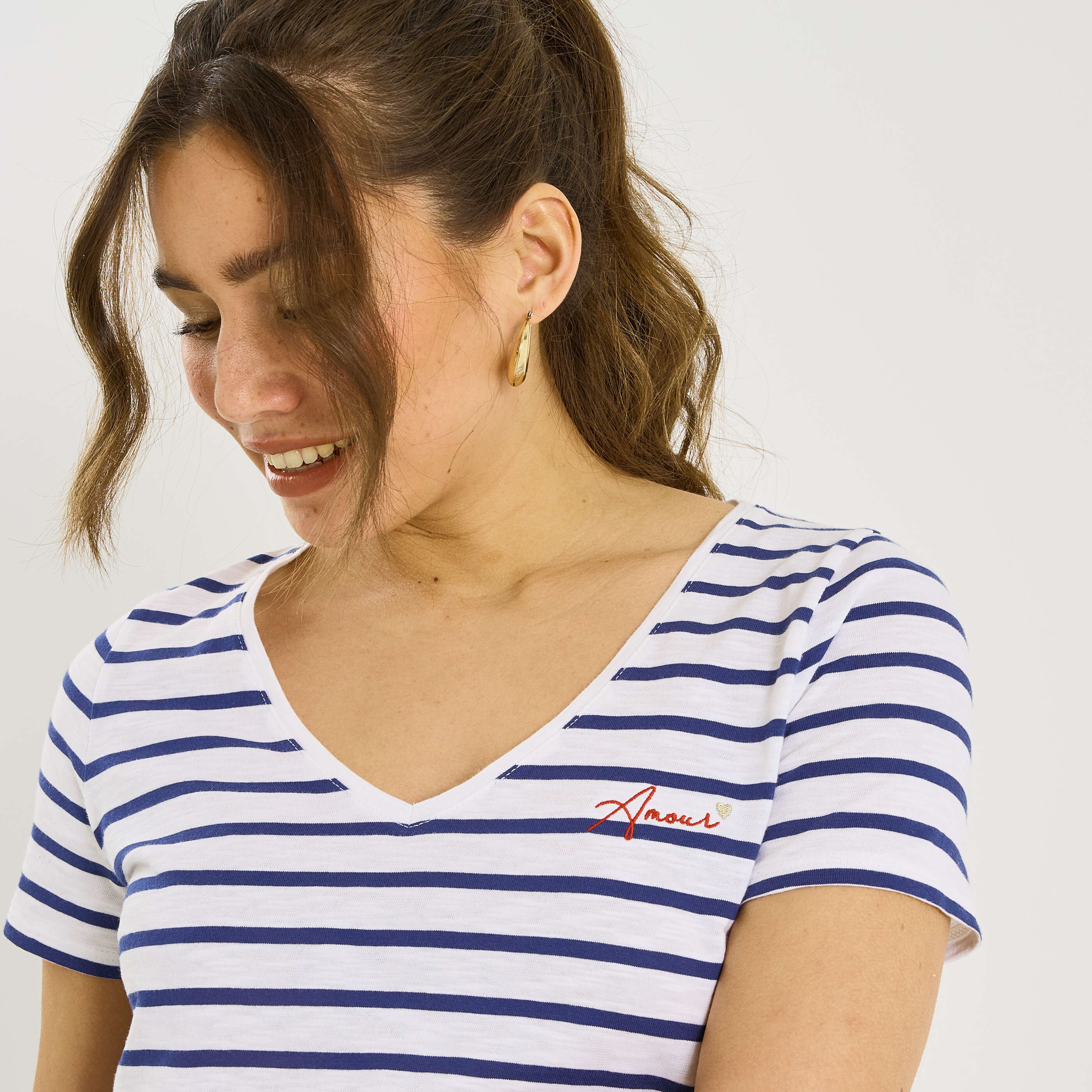 T-shirt ray&eacute; avec borderie femme