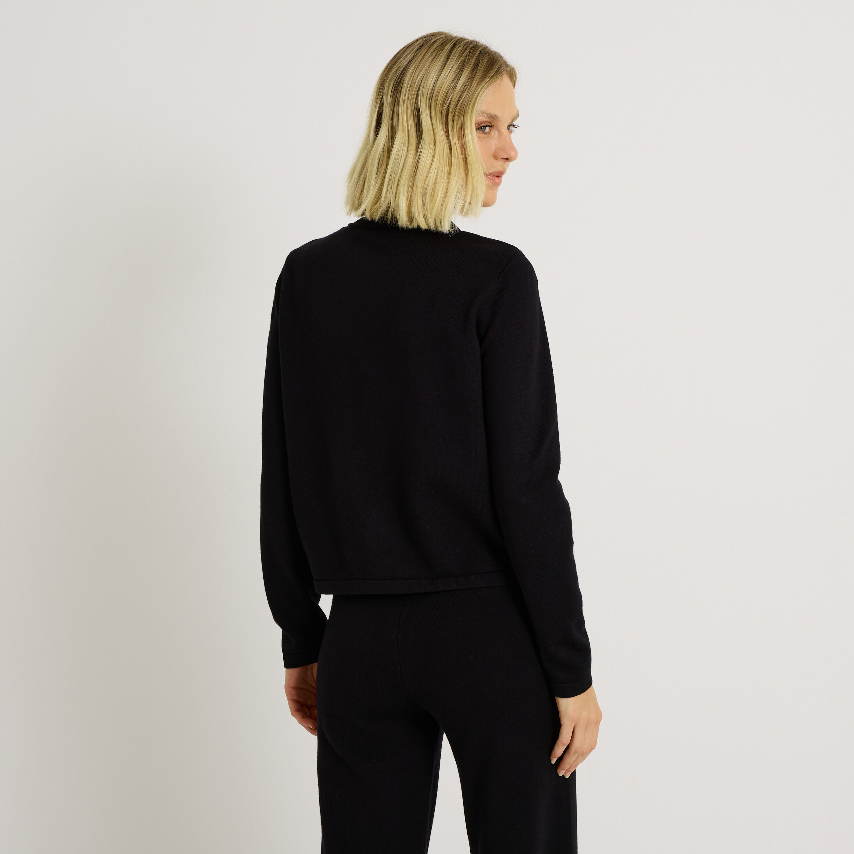 Gilet &agrave; boutons col rond femme