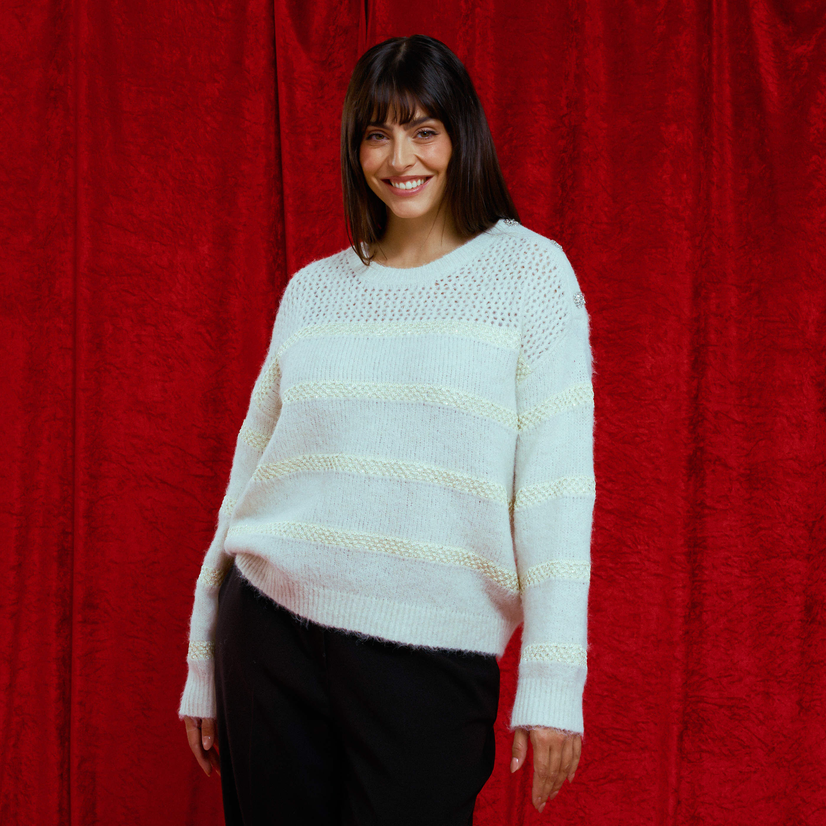 Pull col rond d&eacute;tails ajour&eacute;s femme