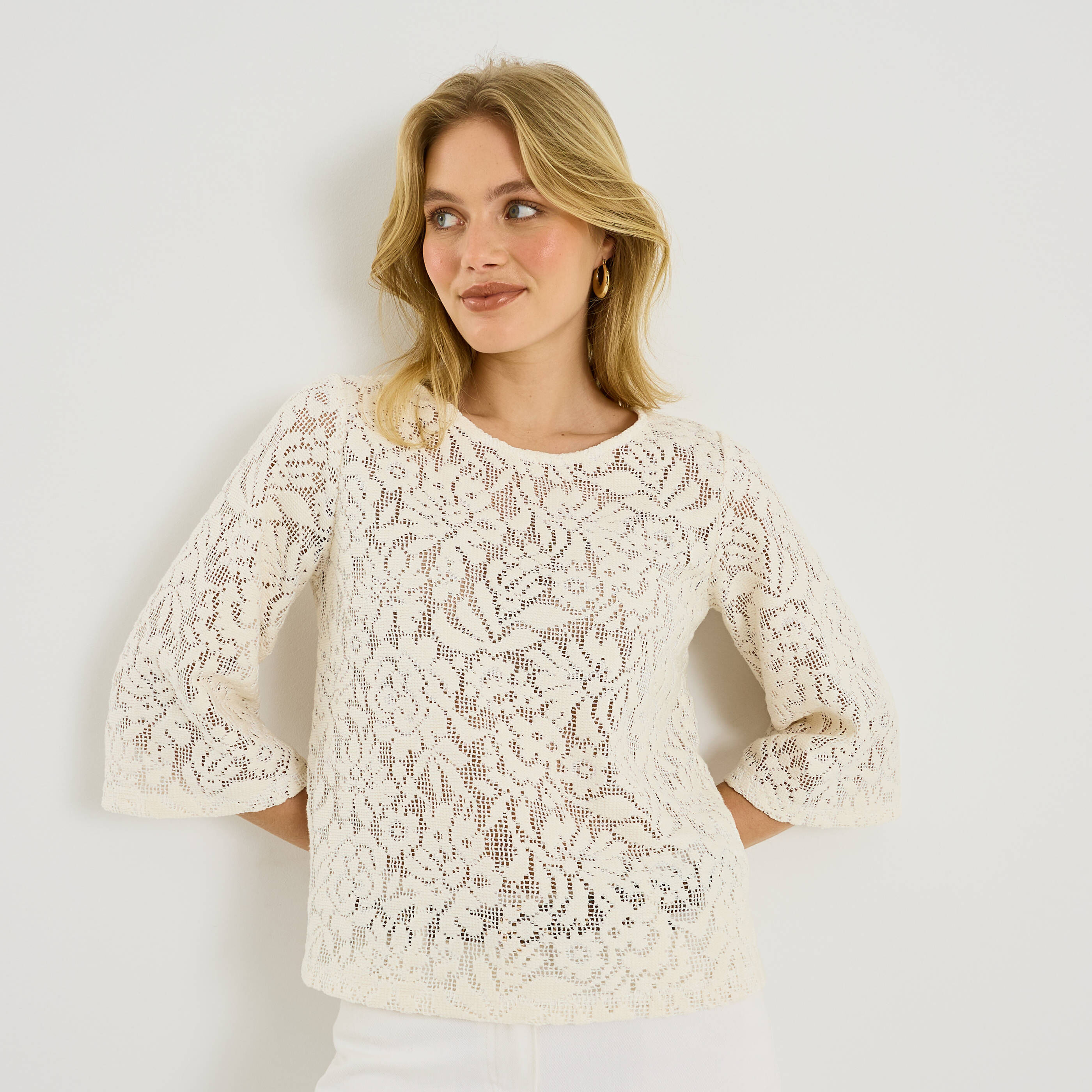 T-shirt d&eacute;tails ajour&eacute;s femme