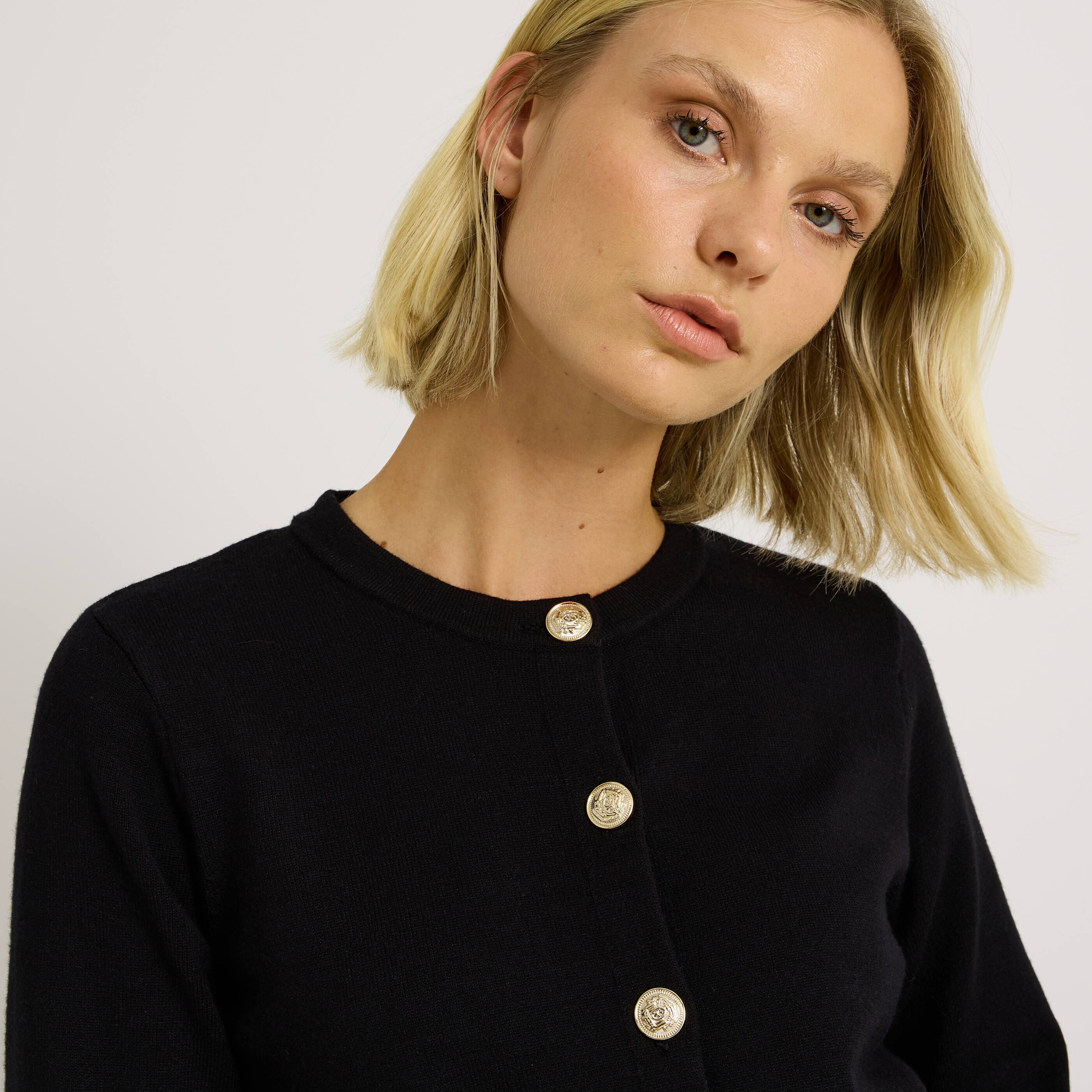 Gilet &agrave; boutons col rond femme