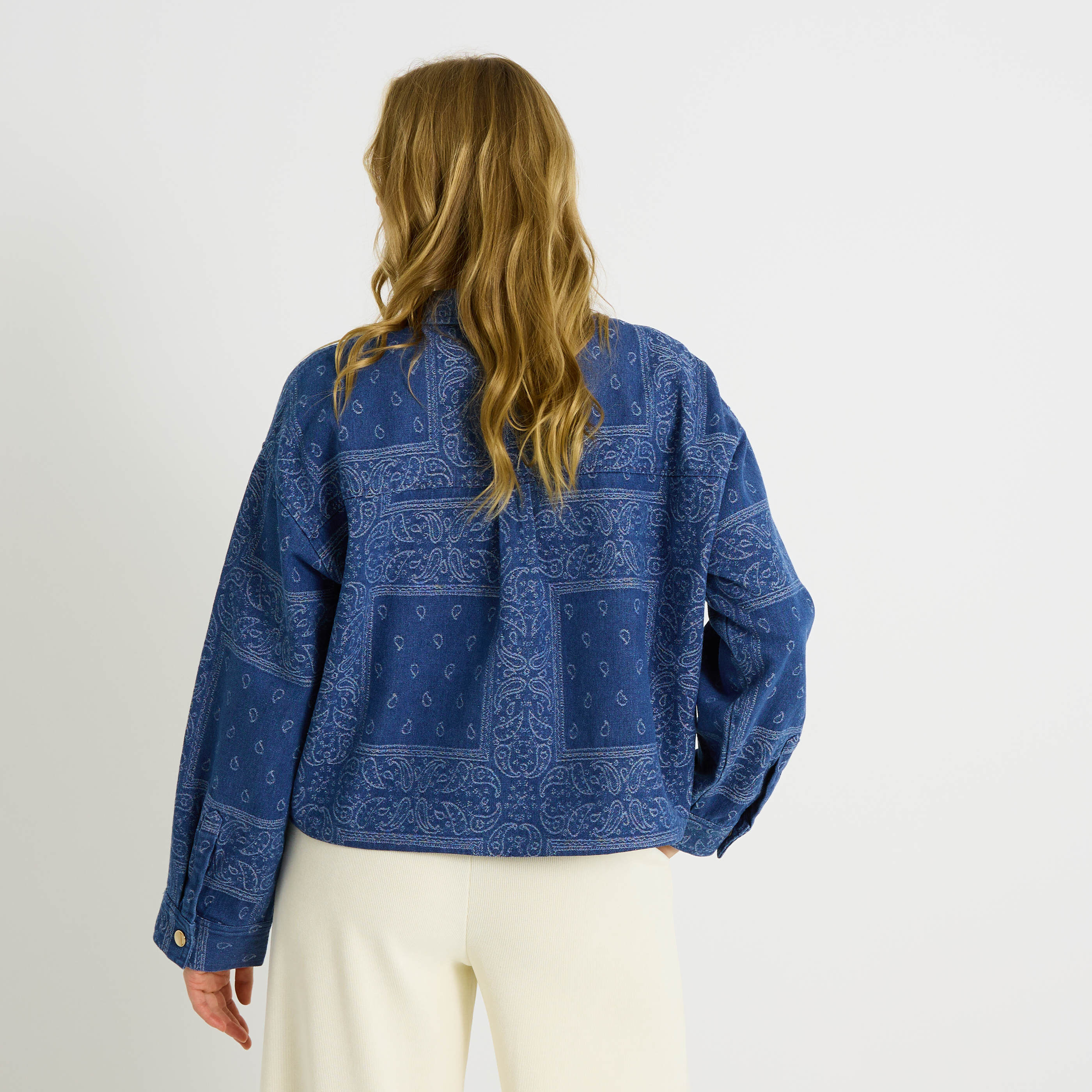 Chemise denim imprim&eacute; paisley femme