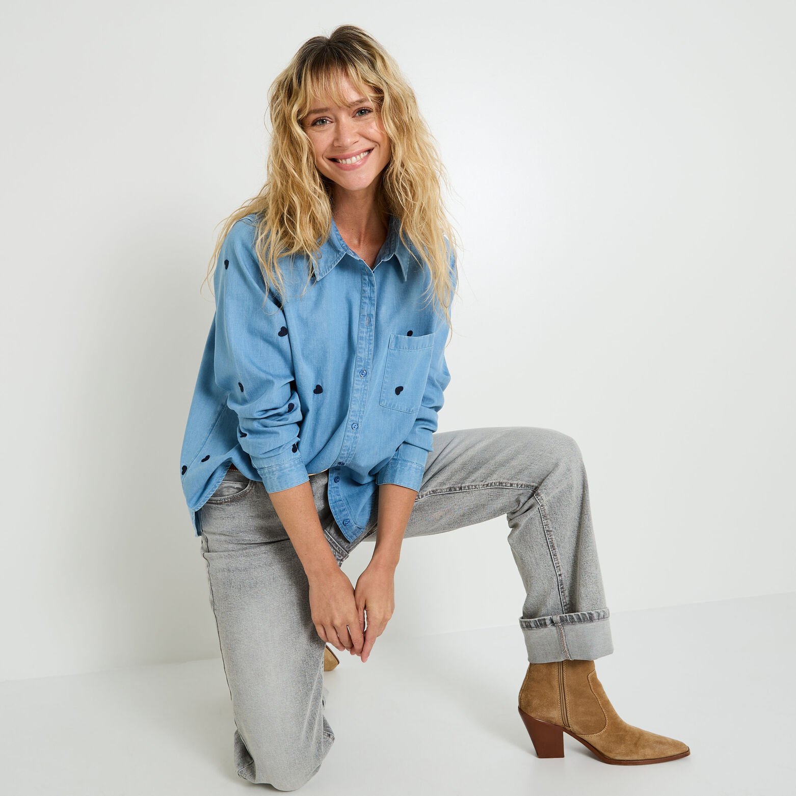 Chemise brodée en denim femme