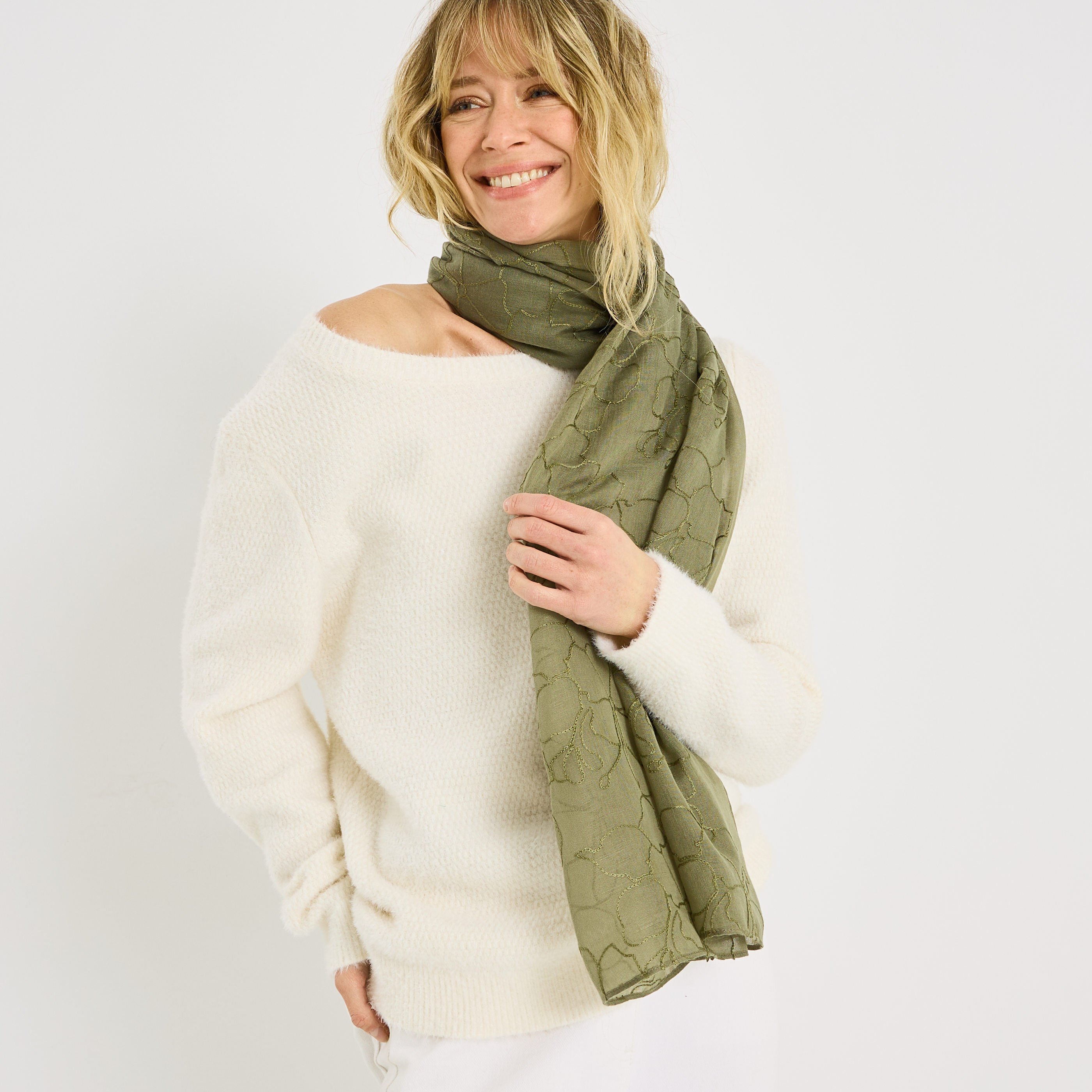 Etole longue broderies florales femme