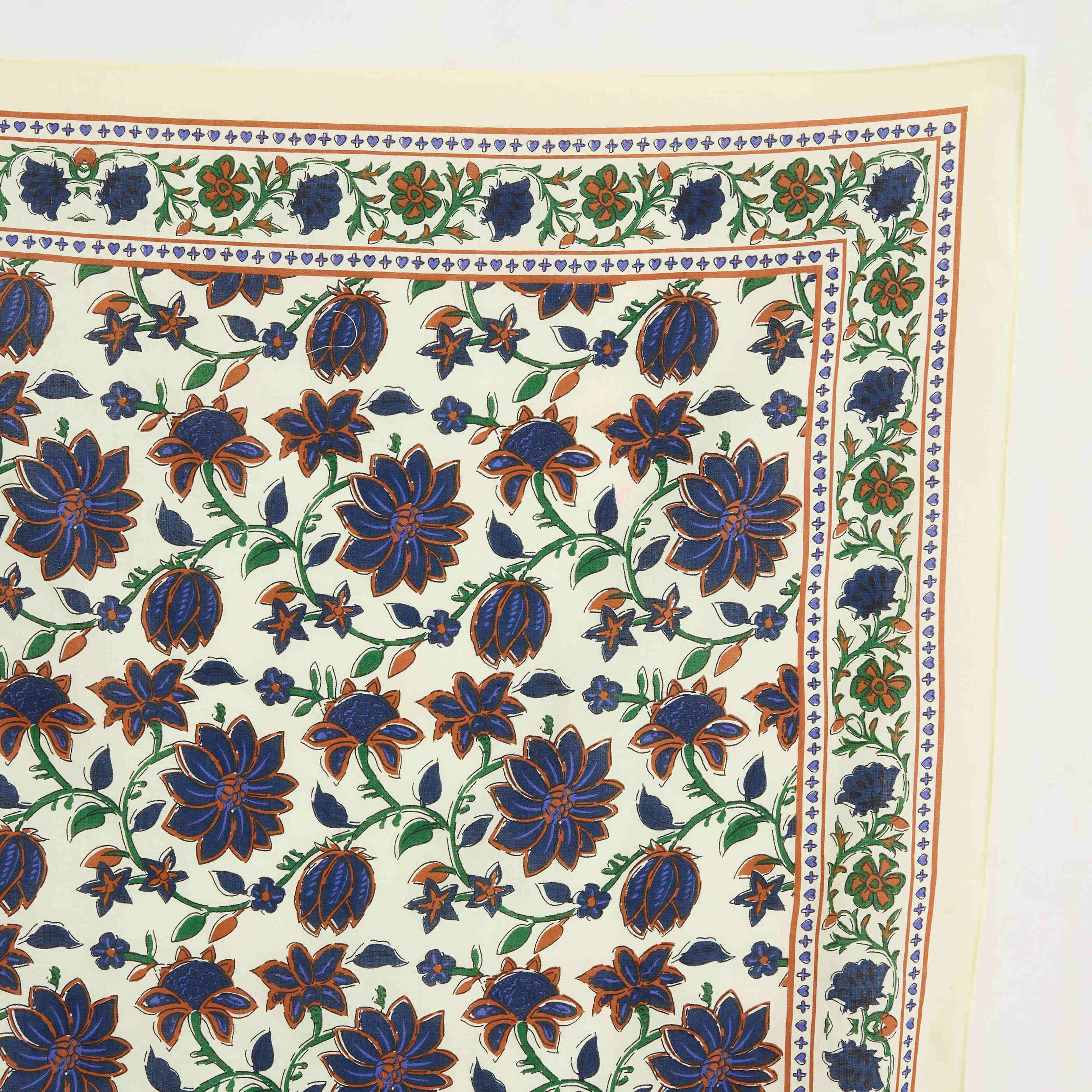 Foulard carr&eacute; imprim&eacute; fleuri femme