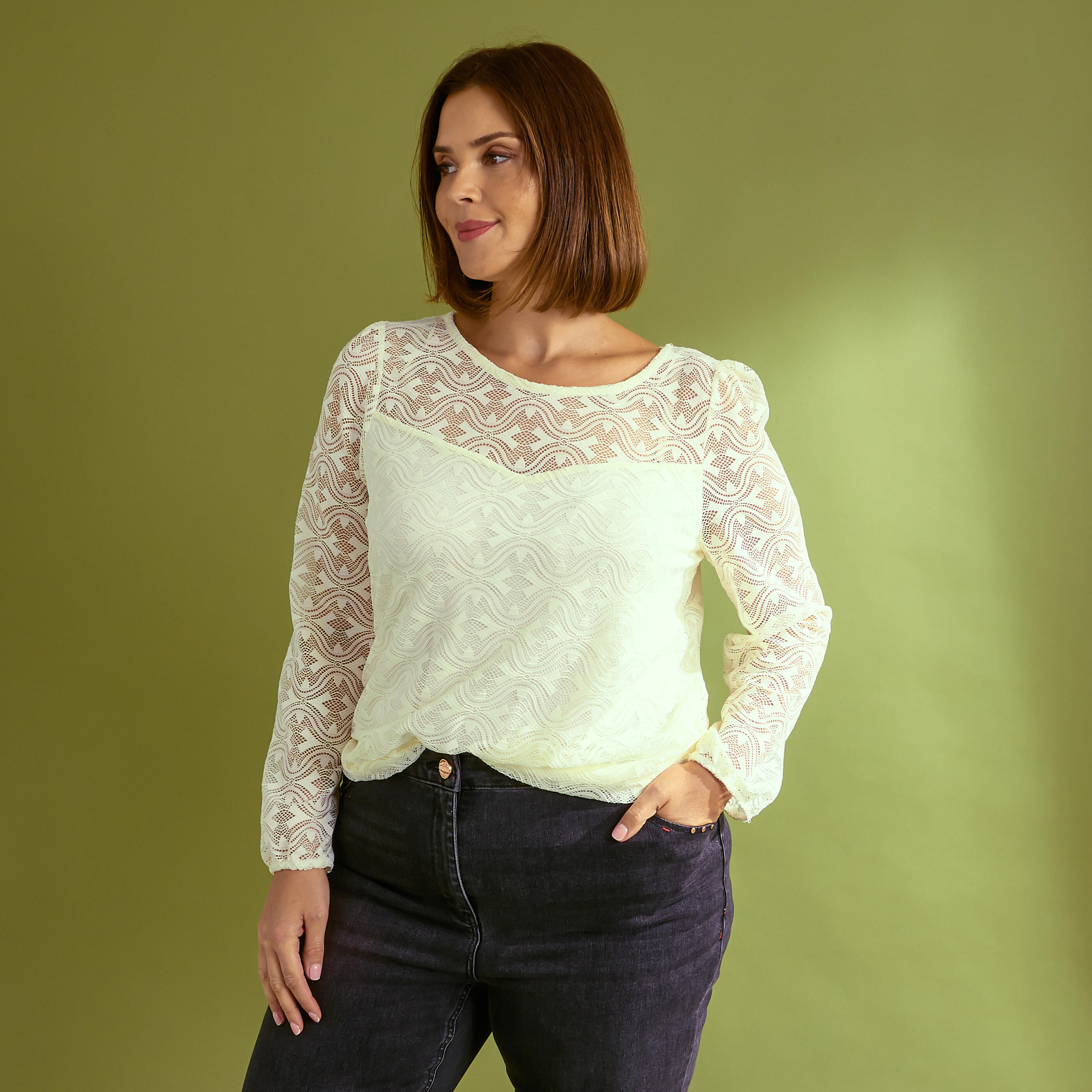 Blouse maille brod&eacute;e femme