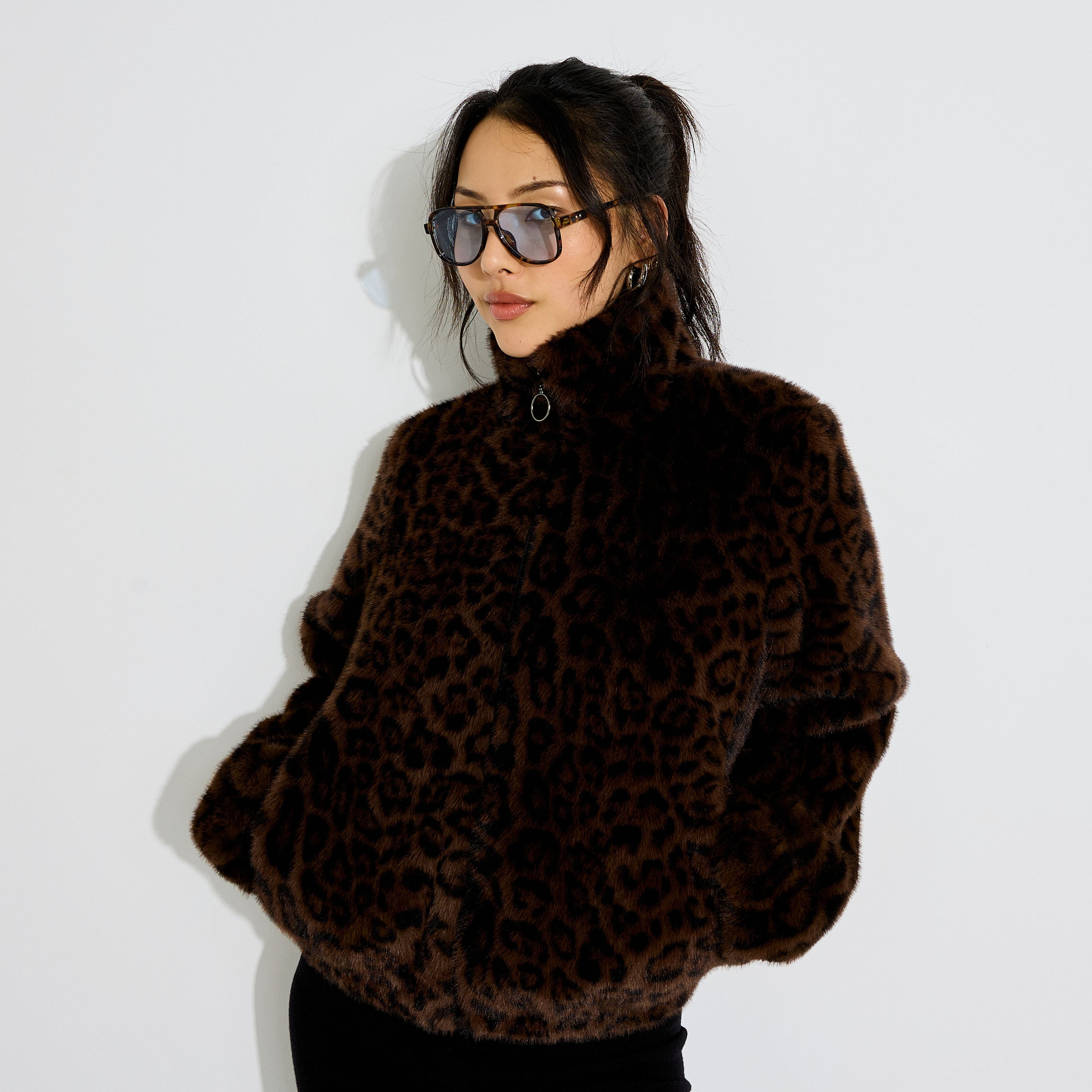 Manteau court l&eacute;opard femme