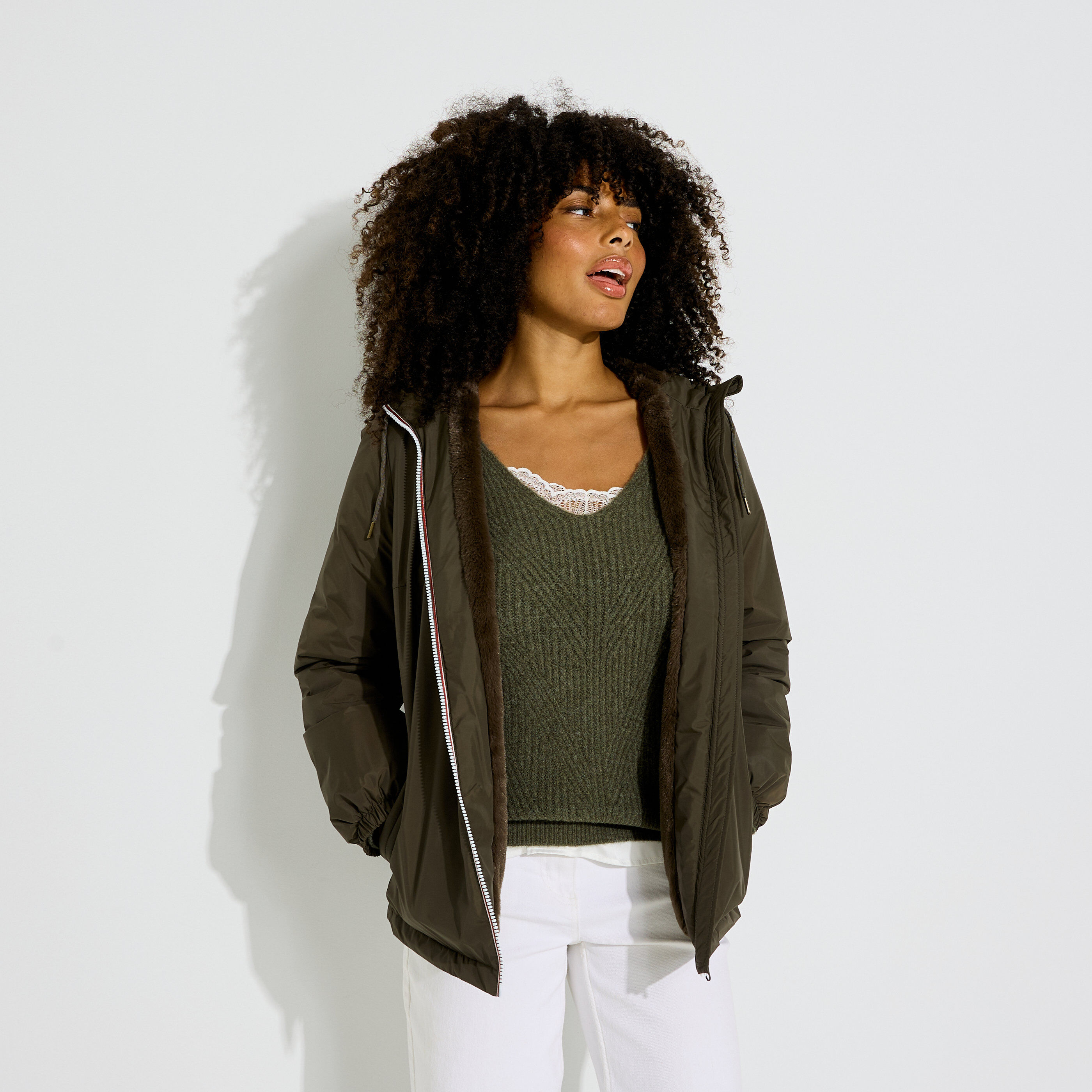 Imperm&eacute;able court &agrave; capuche femme