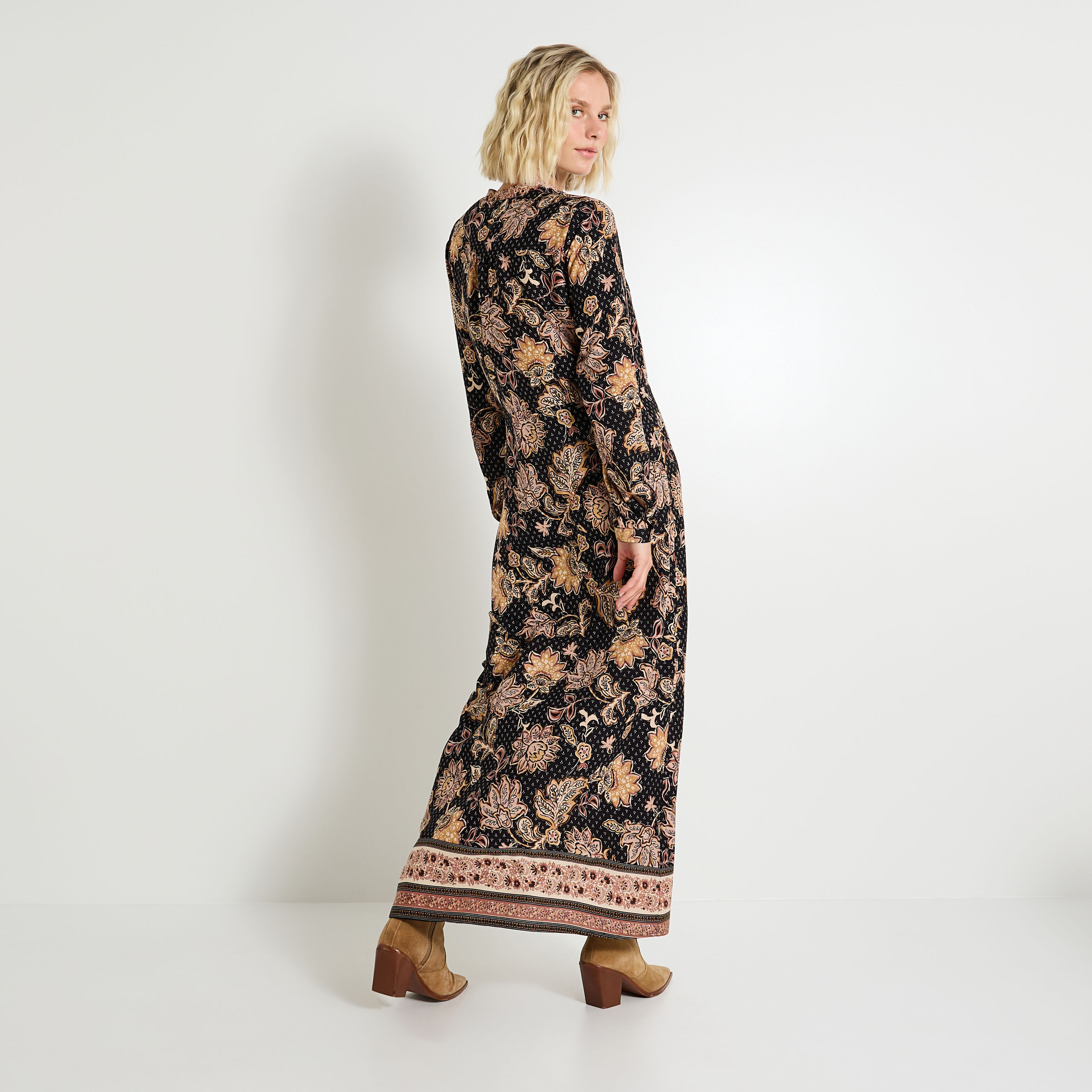 Robe longue imprim&eacute; fleuri &agrave; col V