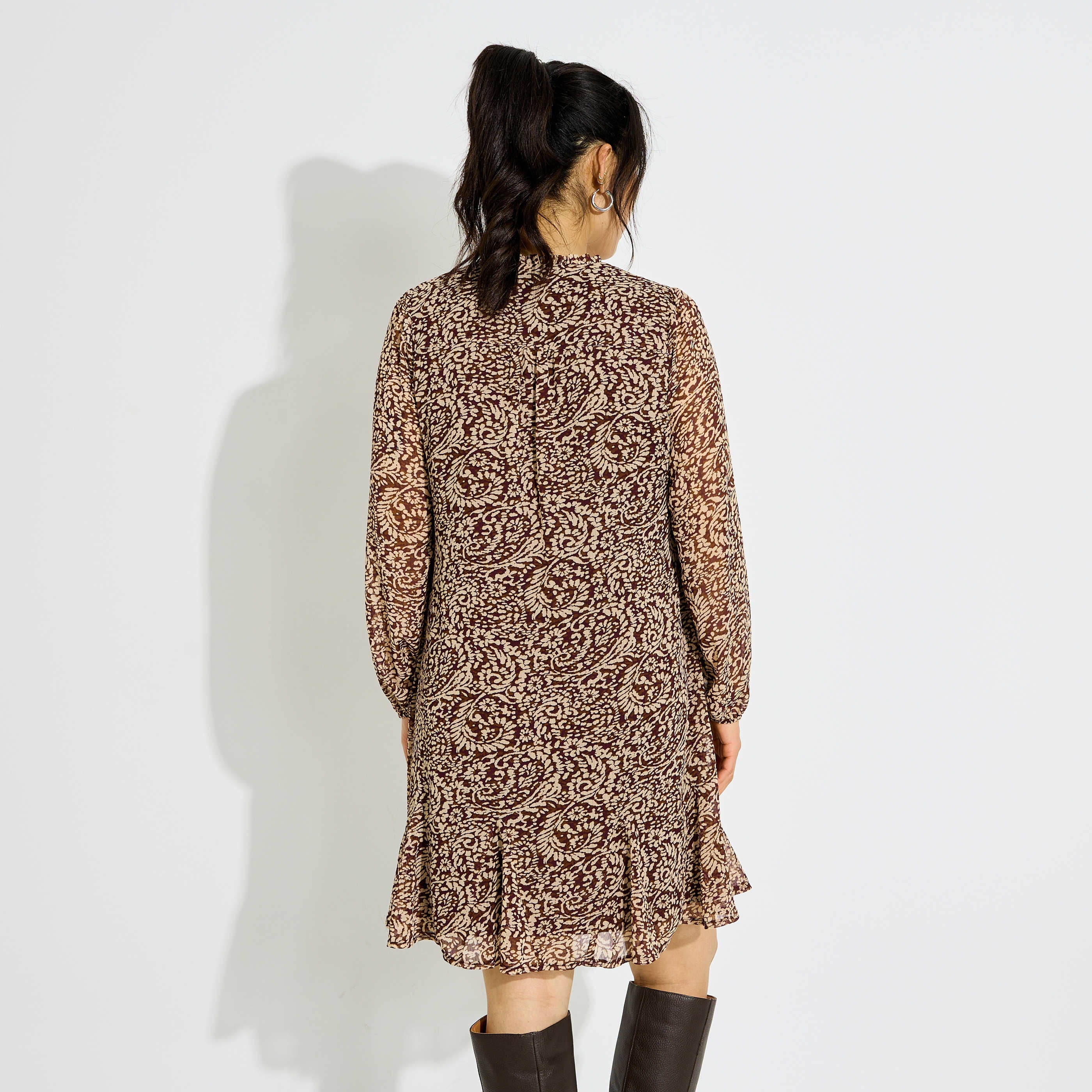 Robe courte &eacute;vas&eacute;e &agrave; motif abstrait