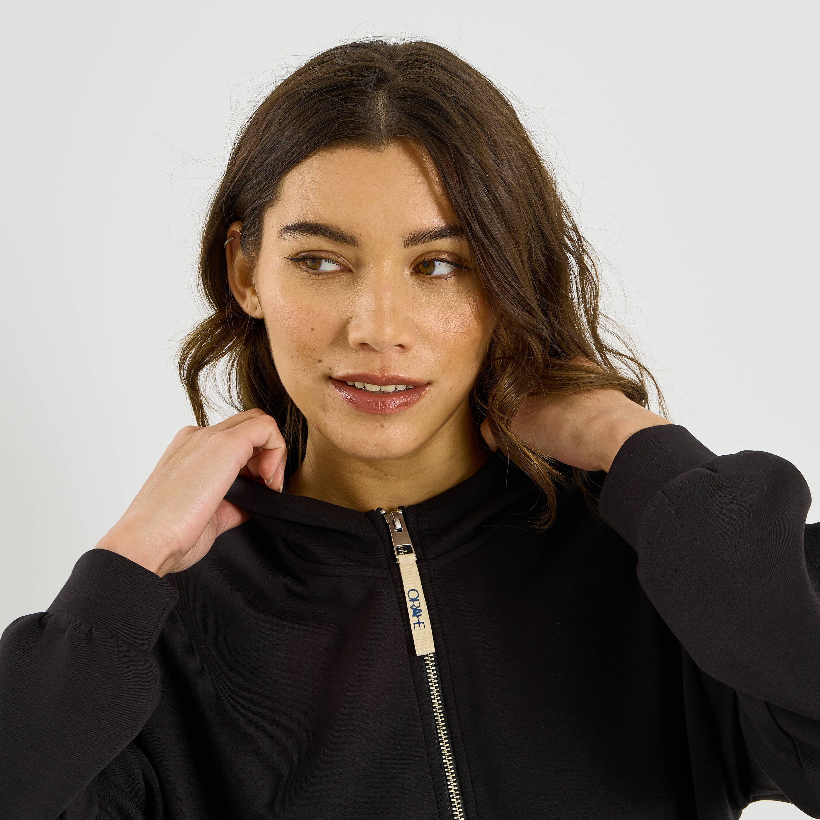 Gilet zipp&eacute; &agrave; capuche femme