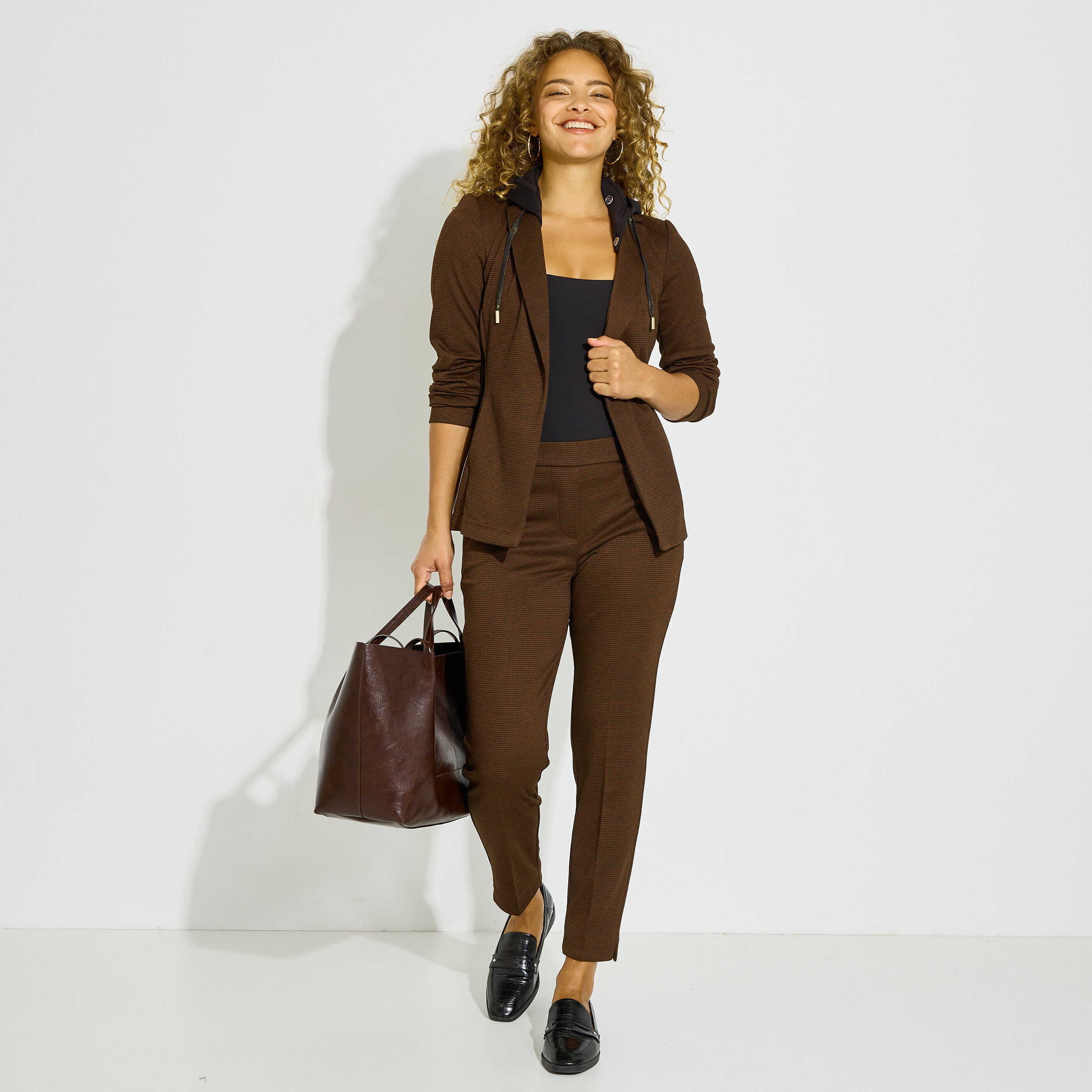 Veste Blazer maille &agrave; capuche femme