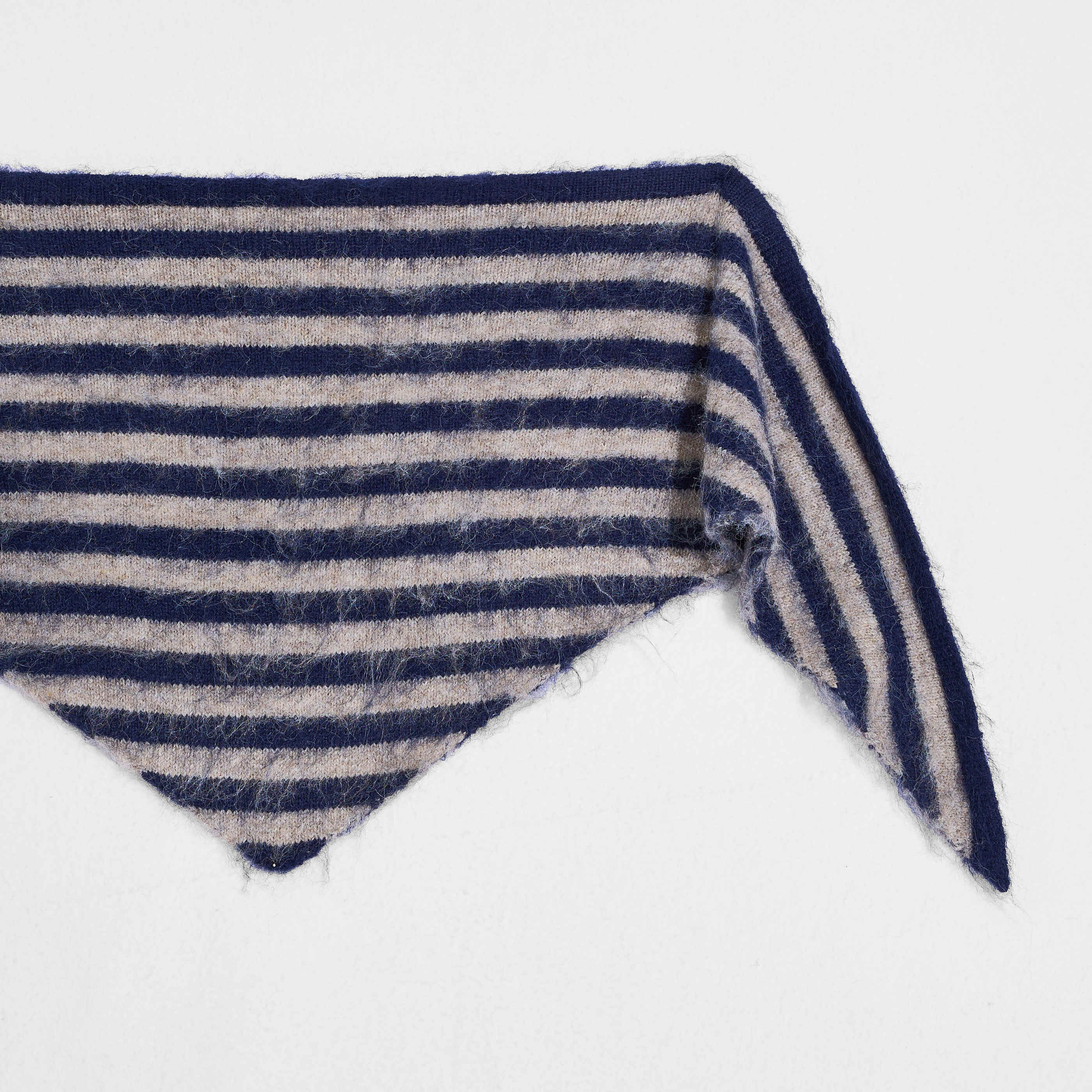 Echarpe forme triangle &agrave; rayures femme