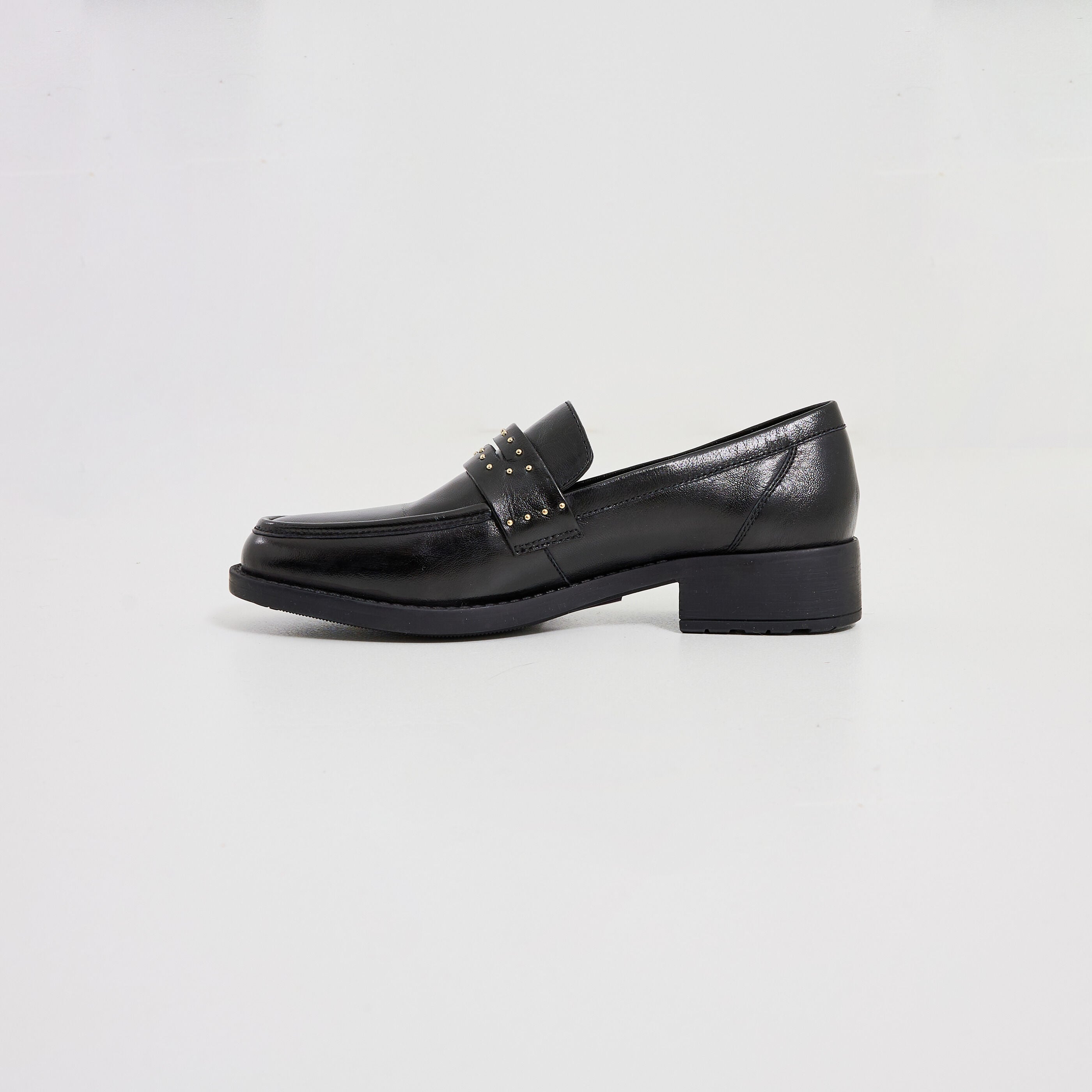 Mocassin souple avec clous femme
