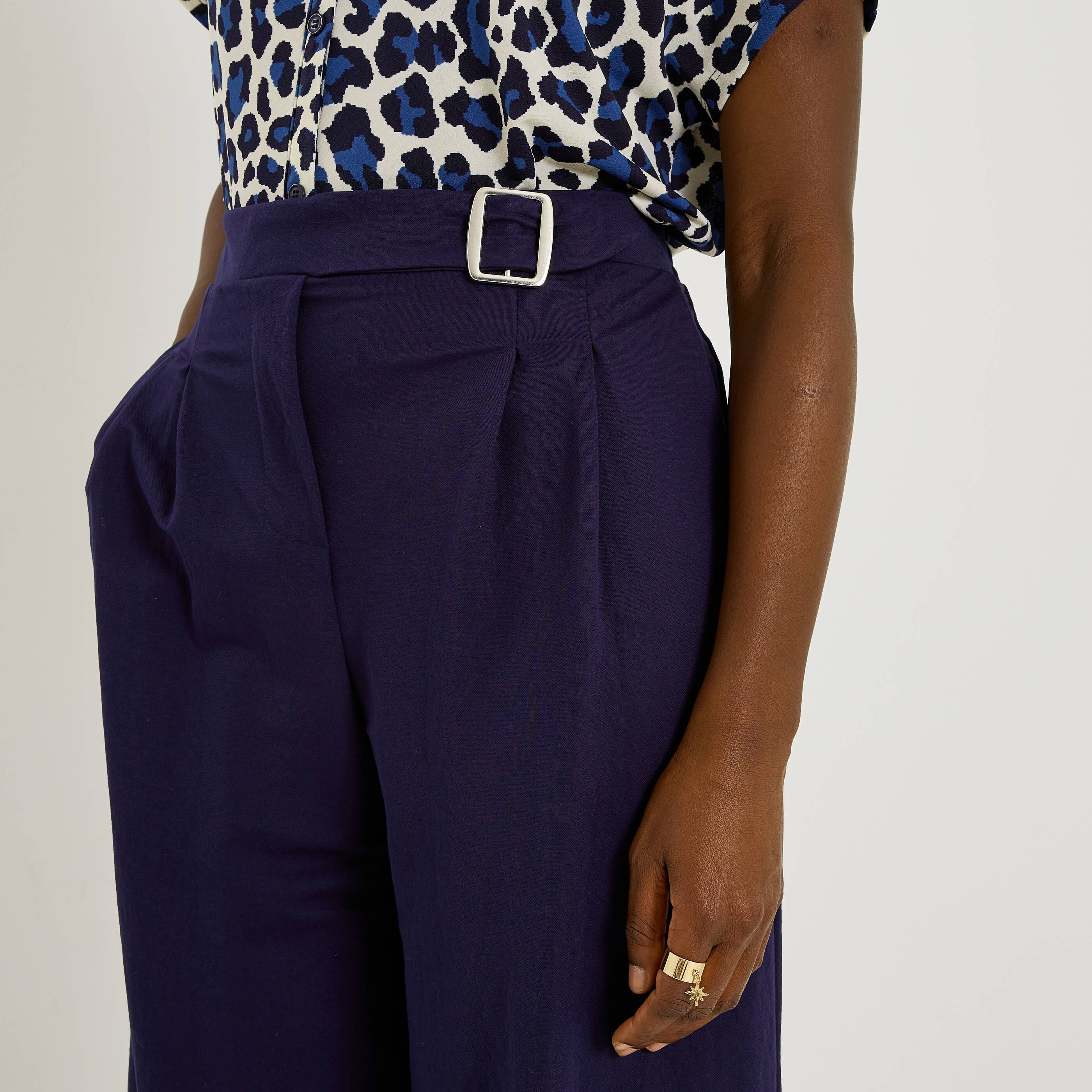 Pantalon large boucle taille femme