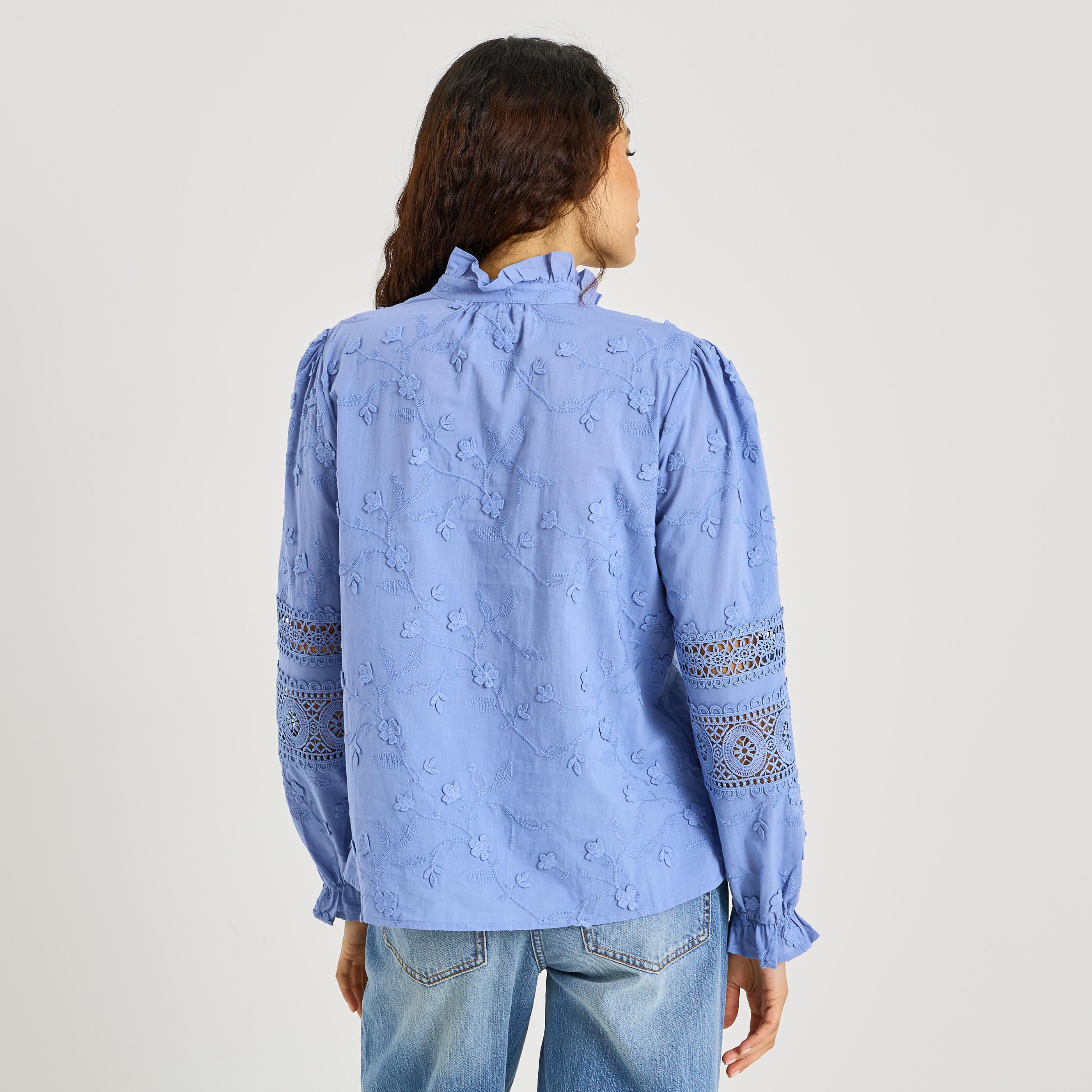Chemise brod&eacute;e d&eacute;tails ajour&eacute;s femme