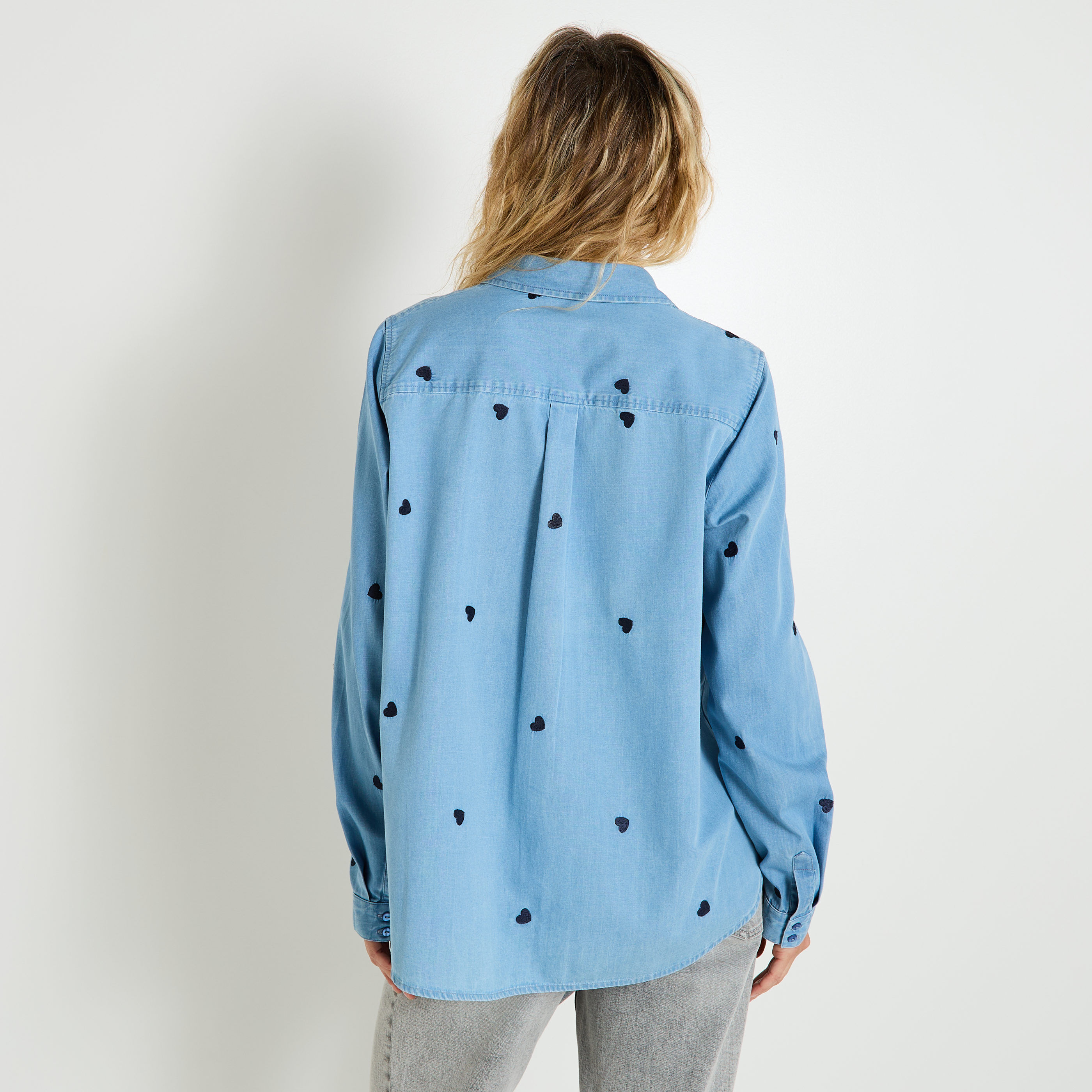 Chemise brod&eacute;e en denim femme
