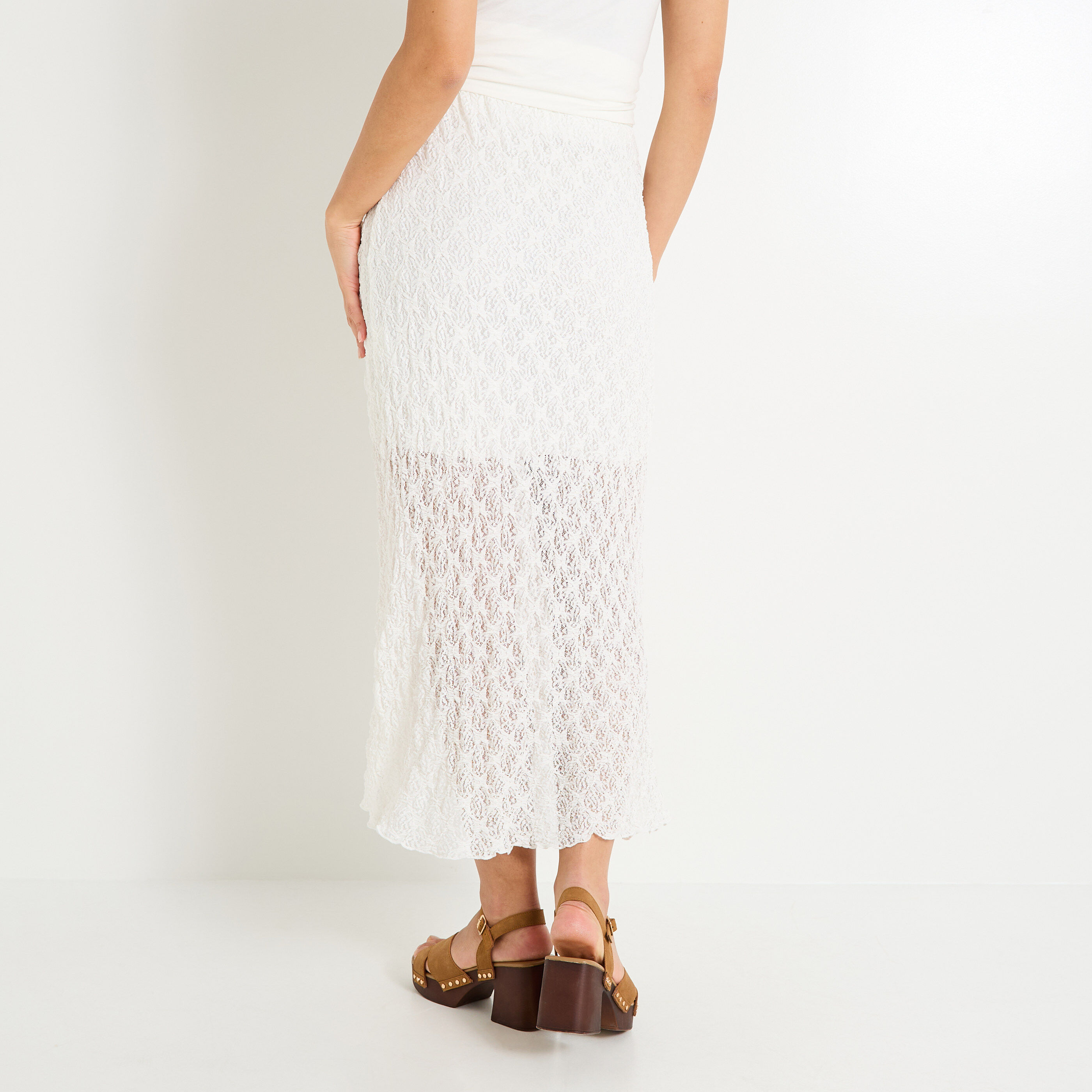 Jupe mi-longue &agrave; d&eacute;tails ajour&eacute;s