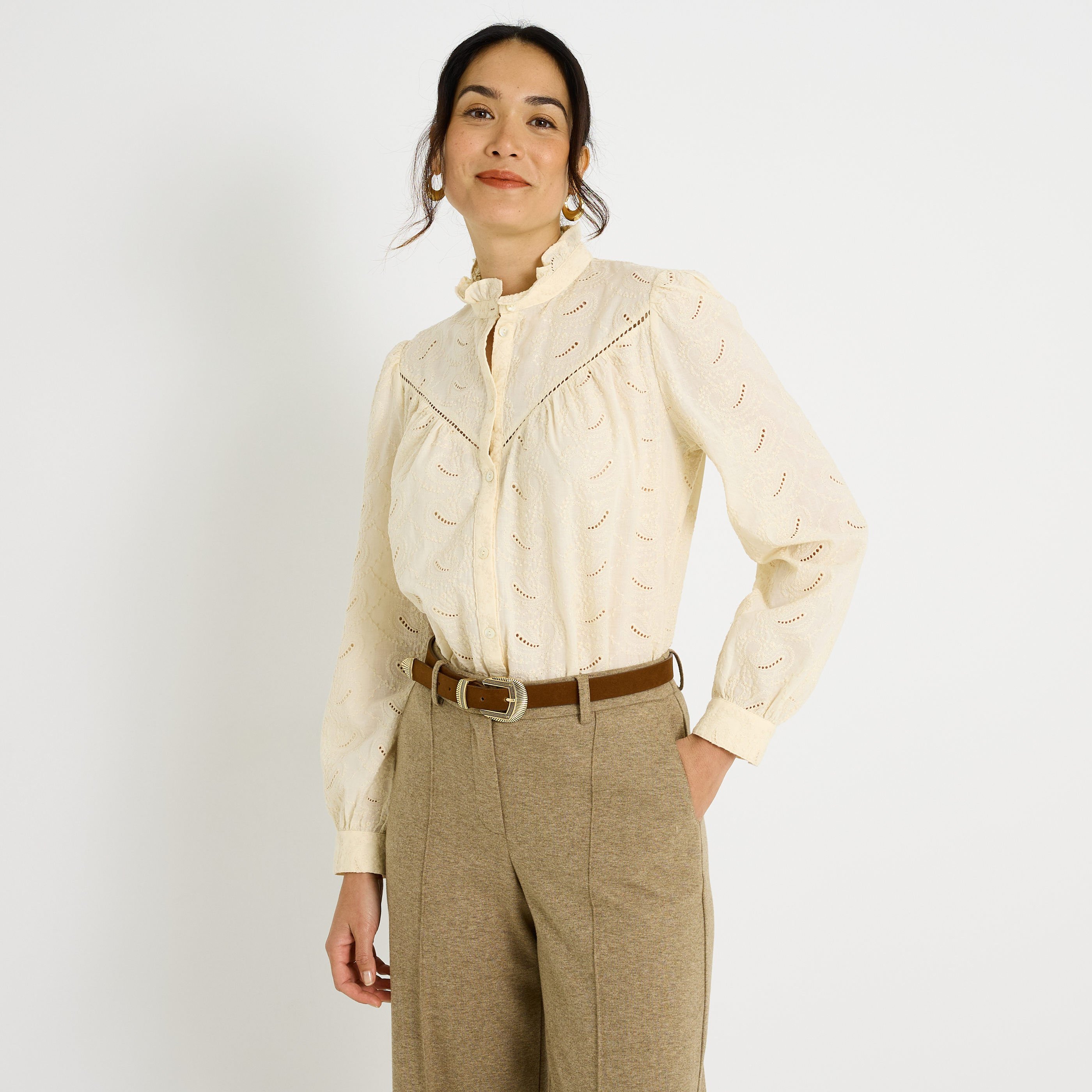 Chemise brod&eacute;e &agrave; col montant femme