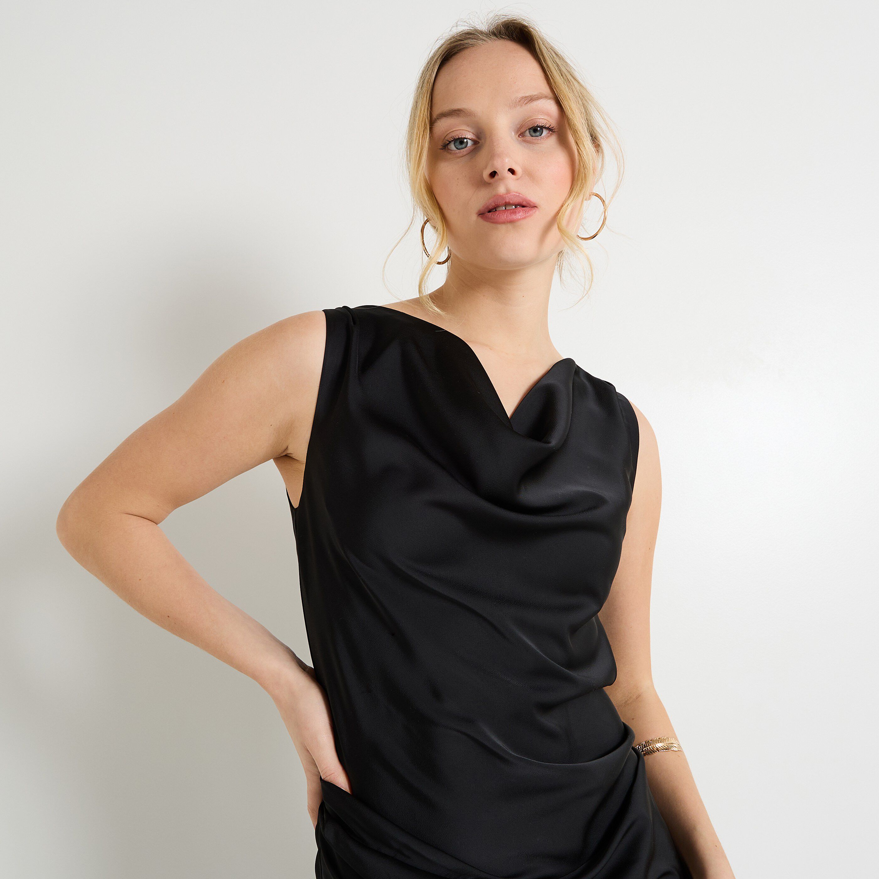 Robe longue habill&eacute;e femme