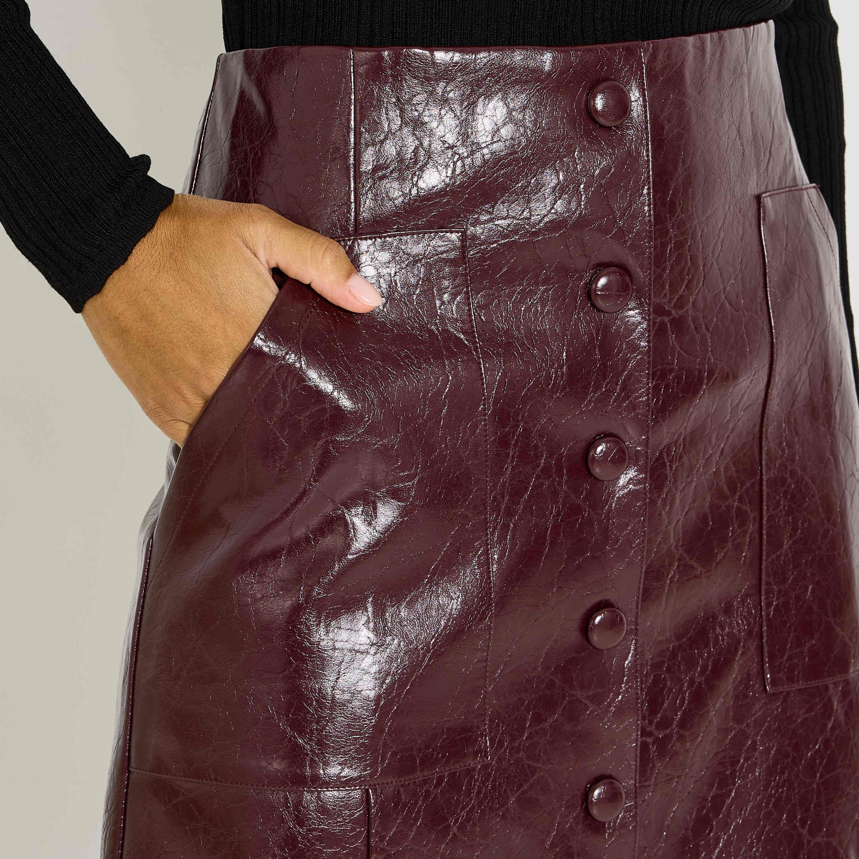 Jupe courte trap&egrave;ze boutonn&eacute;e femme