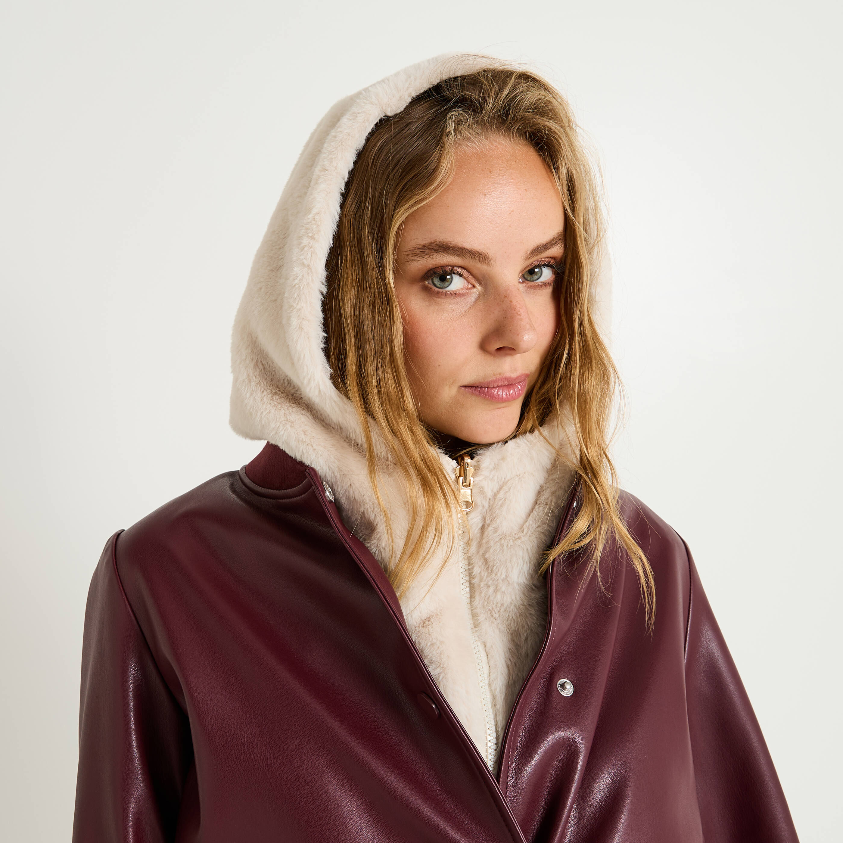 Col zipp&eacute; r&eacute;versible &agrave; capuche femme